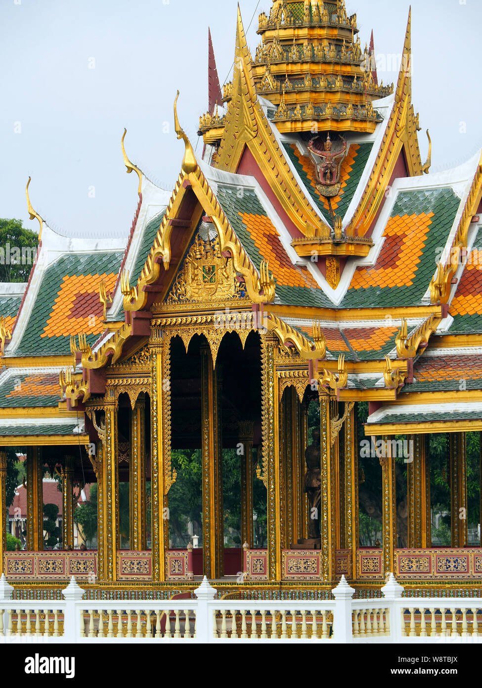 Aisawan Dhiphya-Asana padiglione flottante, Bang Pa-In Royal Palace, Thailandia, Asia Foto Stock