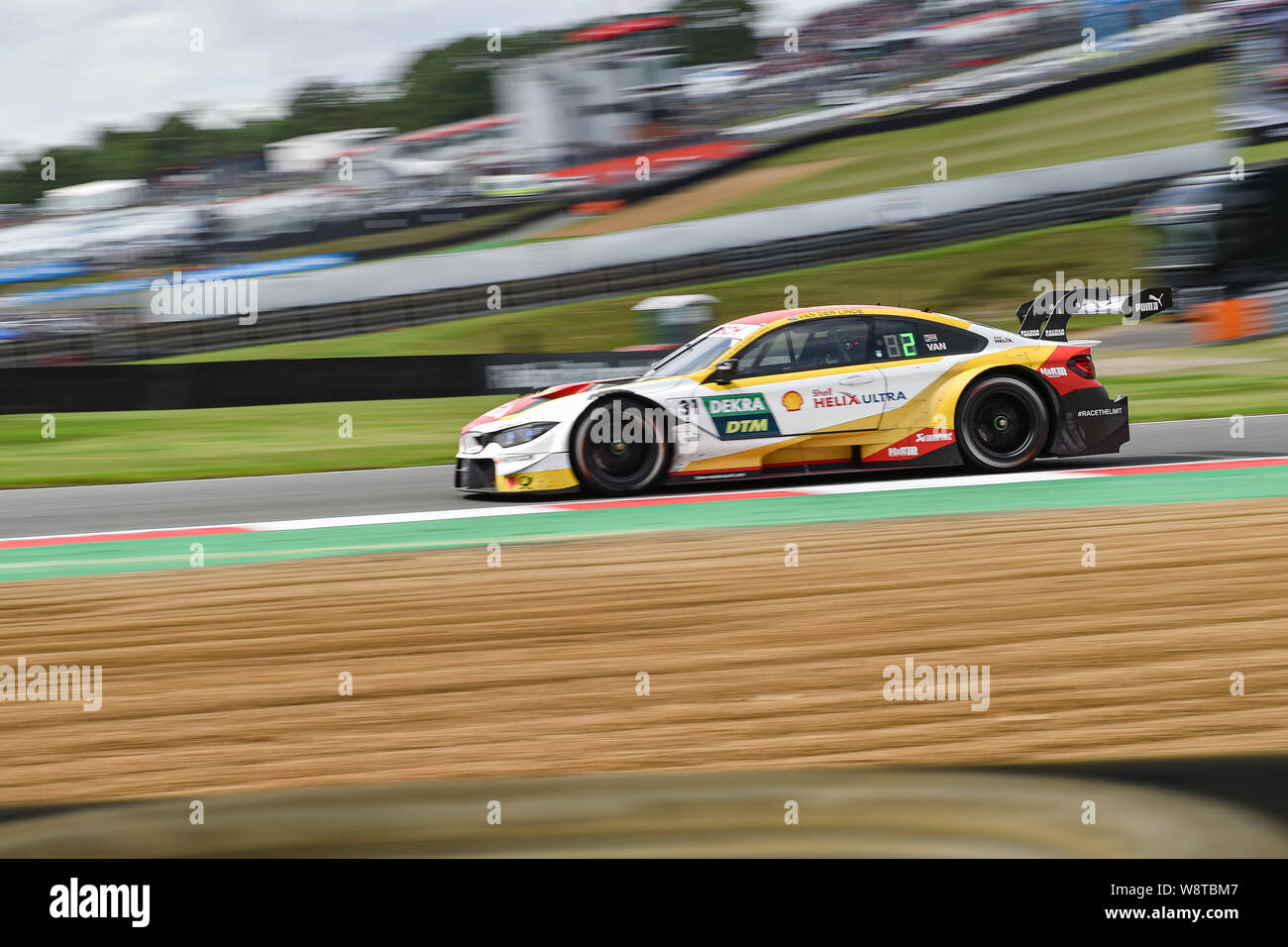 Kent, Regno Unito. 11 agosto 2019. Sheldon Van der Linde (BMW Team RBM) durante il DTM gara 2 del DTM (tedesco Touring Cars) e serie W a Brands Hatch circuito GP di Domenica, 11 agosto 2019 in Kent, Inghilterra. Credito: Taka G Wu/Alamy Live News Foto Stock