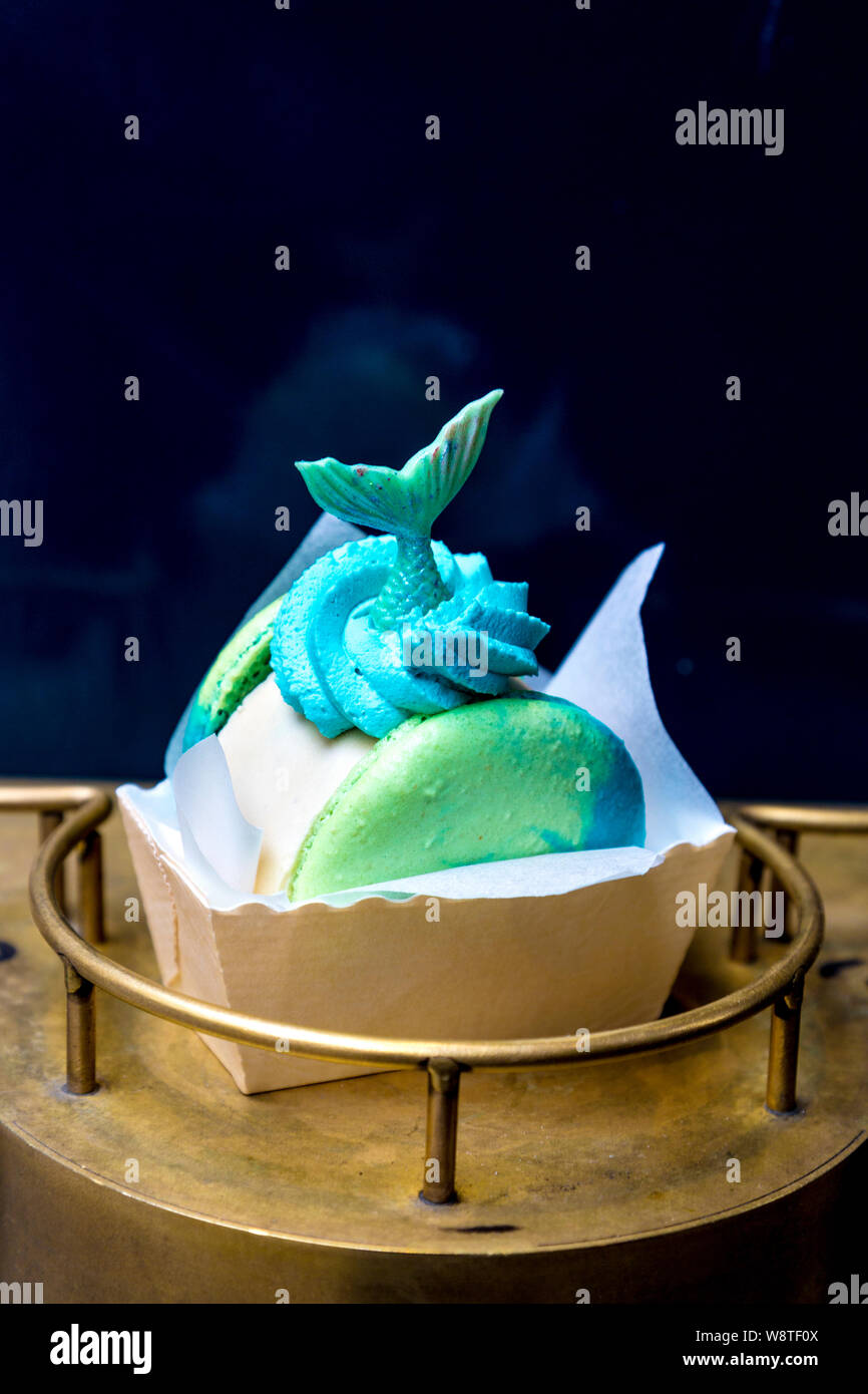 Mare salato caramello macaron ice cream sandwich a Yolkin, London, Regno Unito Foto Stock