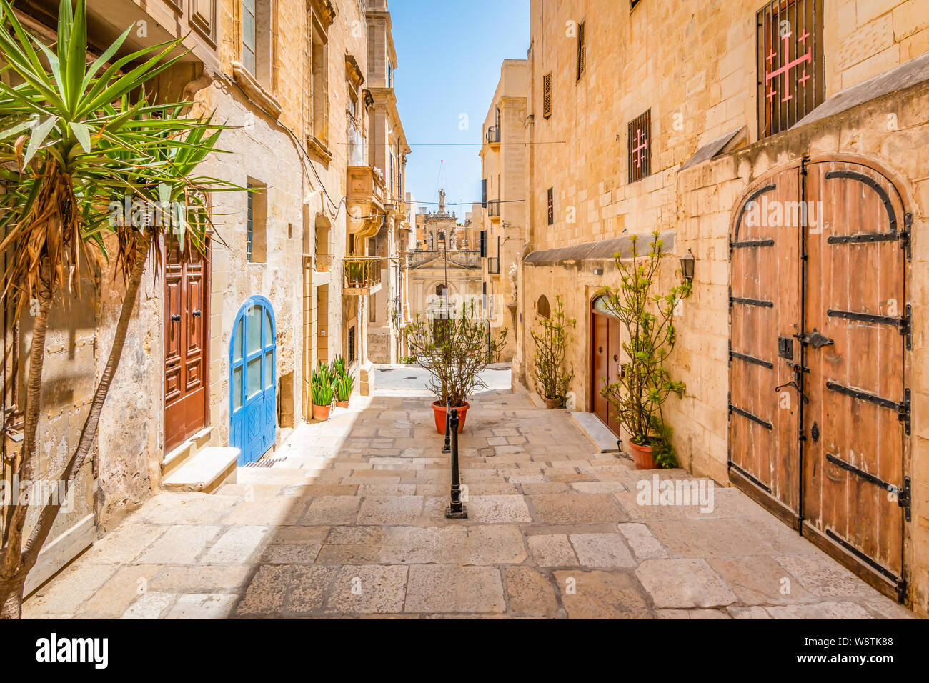 Stradina nel centro della città di La Valletta, Malta. Foto Stock