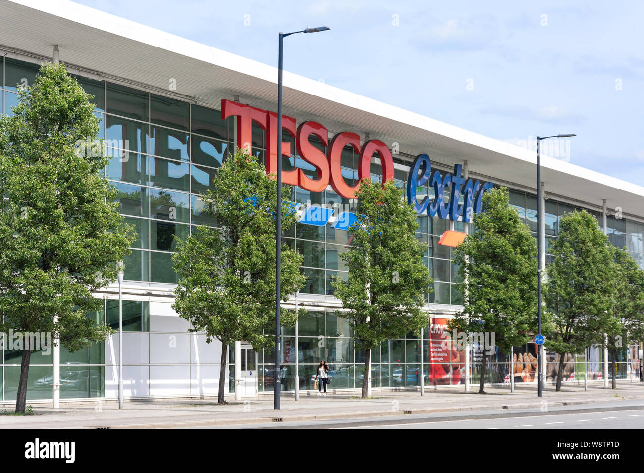 Tesco supermercato Extra, Wellington Street, Slough, Berkshire, Inghilterra, Regno Unito Foto Stock