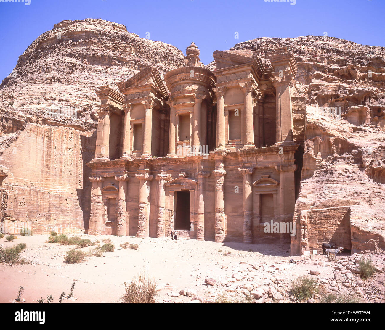 Il monastero di Deir facciata, antica città di Petra, Maan, Regno di Giordania Foto Stock