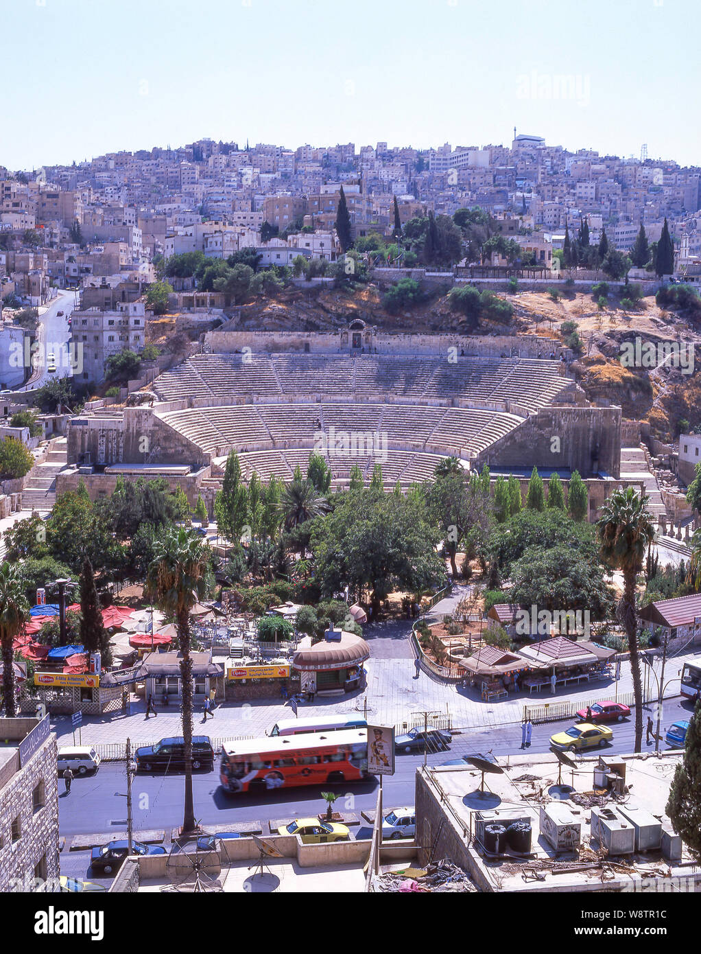 Vista della città e del teatro romano, Amman, Regno di Giordania Foto Stock