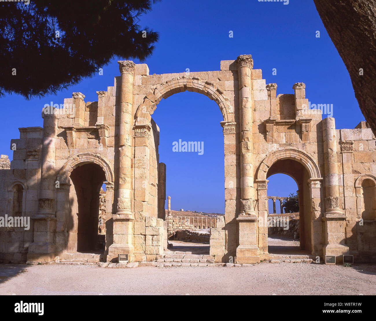 L'Arco di Adriano, antica città di Jerash (Gerasa), Irbid, Maan, Regno di Giordania Foto Stock