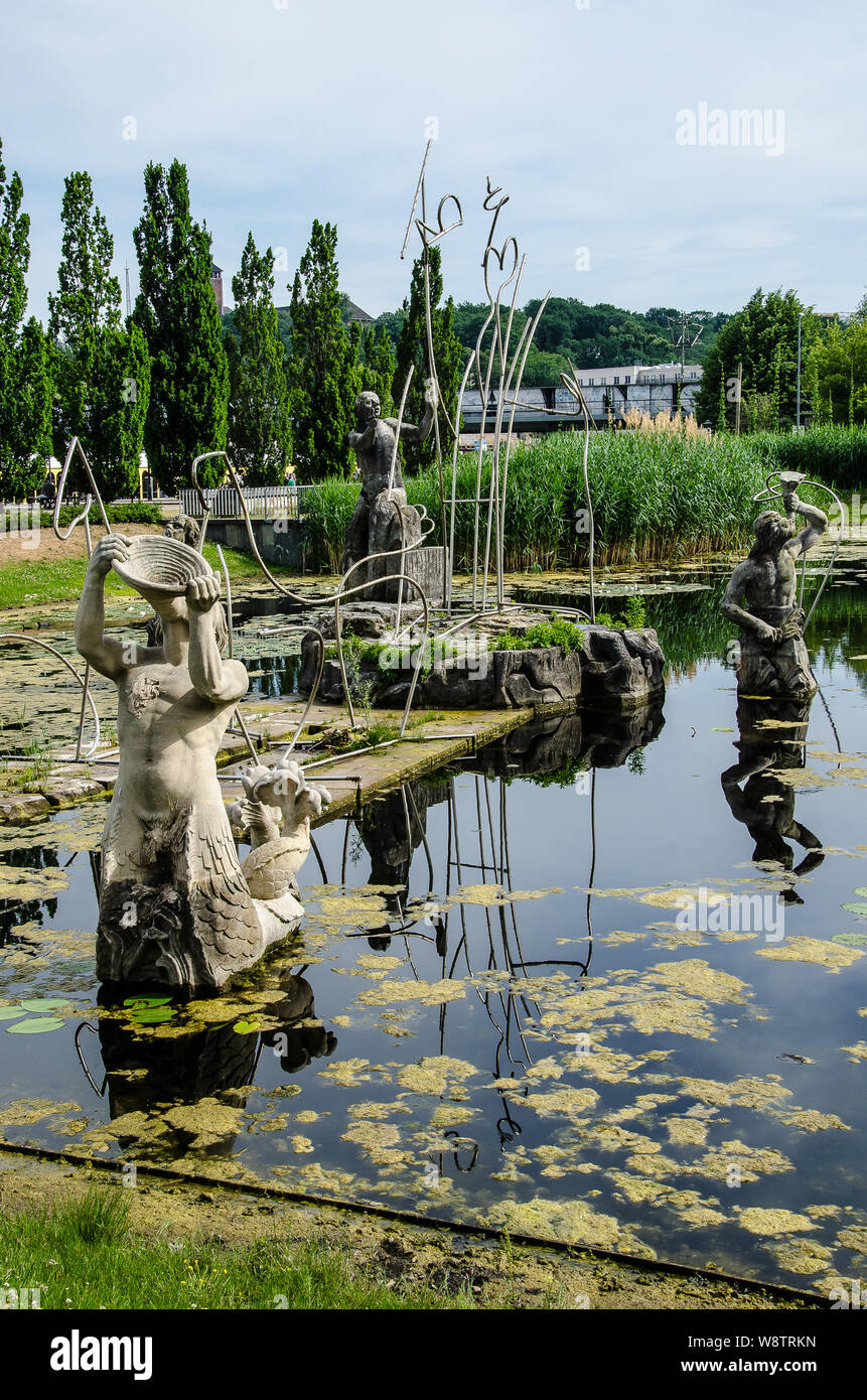 Questa ex residenza dei sovrani di Prussia è una città di palazzi e giardini in uno stile che è stato anche dato il suo nome: rococò di Potsdam. Foto Stock