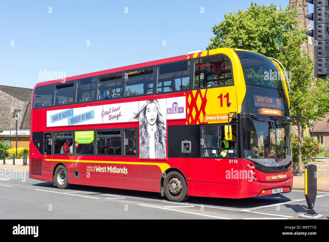 La National Express West Midlands double-decker bus, Vicarage Road, Kings Heath Village, Birmingham, West Midlands, England, Regno Unito Foto Stock