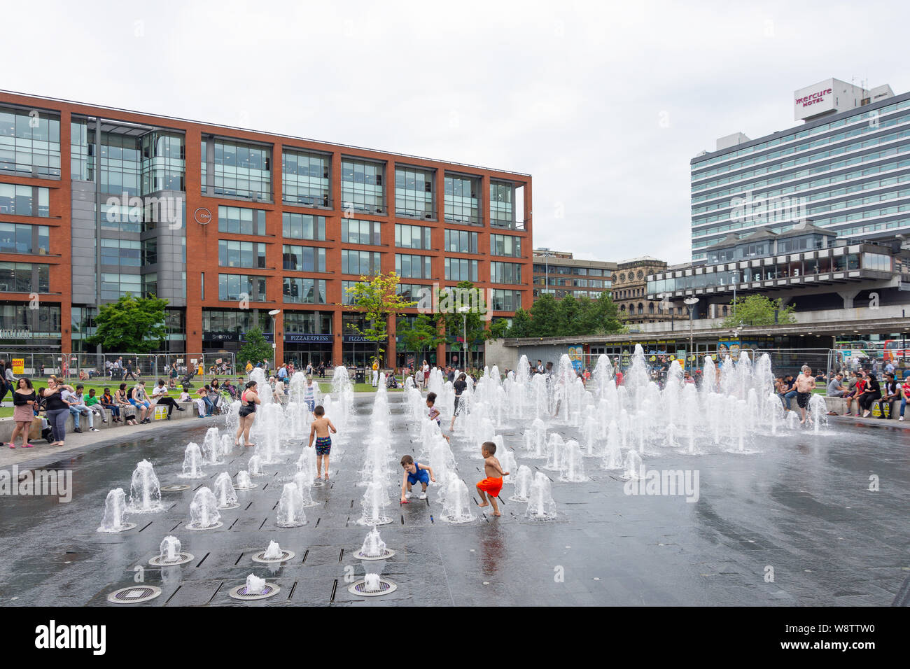 Fontane in Piccadilly Gardens, Manchester, Greater Manchester, Inghilterra, Regno Unito Foto Stock