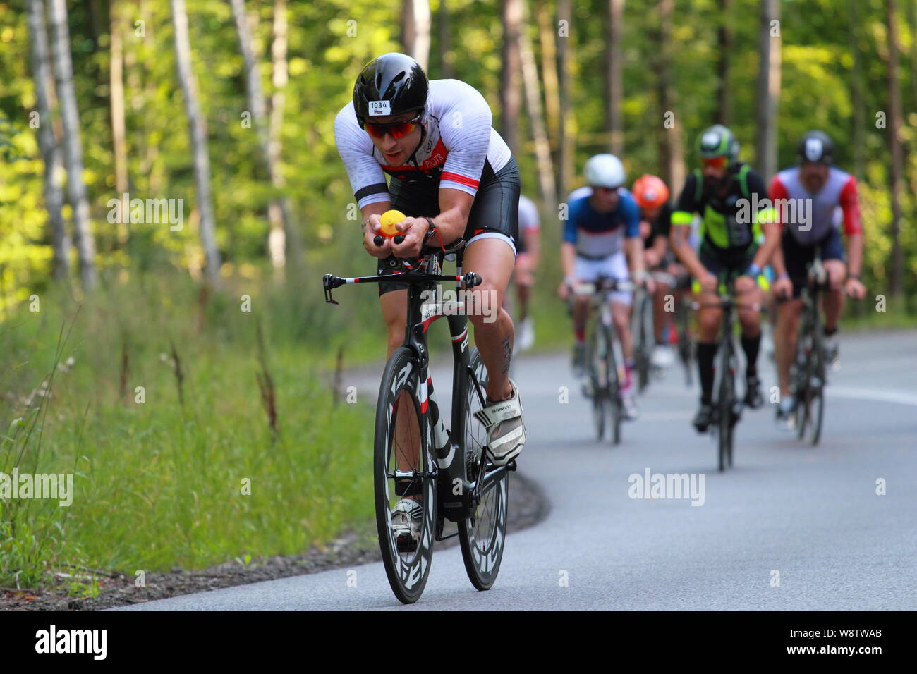 Gdynia, Polonia, luglio 11, 2019: I ciclisti sulla Enea Ironman 70,3 Gdynia triathlon rotta Foto Stock