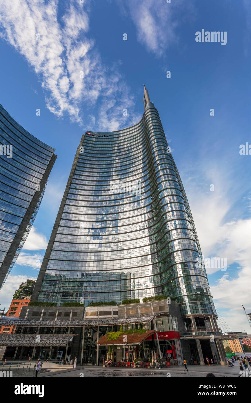 Torre di UniCredit, sede centrale della banca italiana UniCredit,  progettato da Cesar Pelli architetto, Milano, Lombardia, Italia Foto stock  - Alamy
