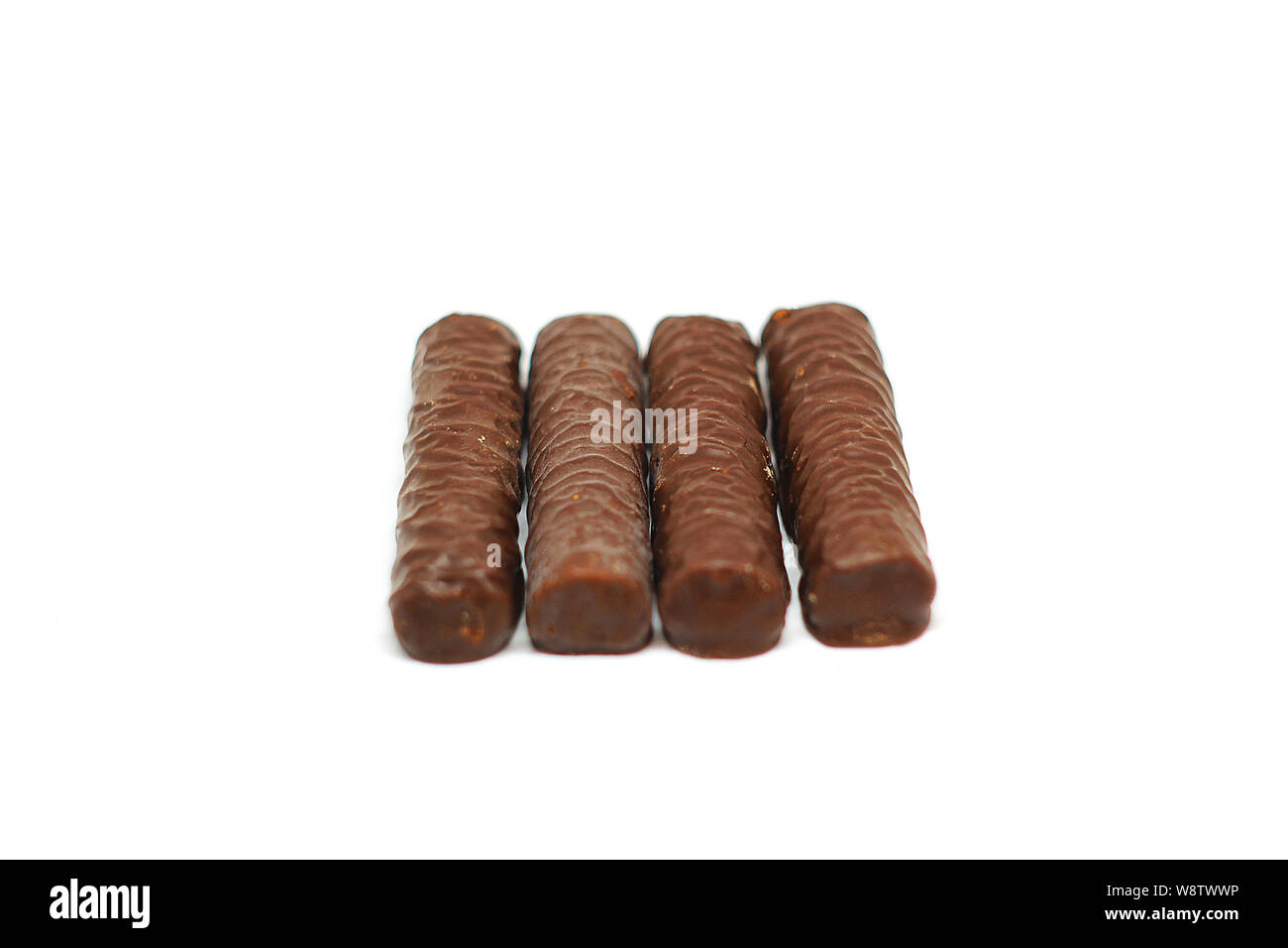 La caramella di cioccolato isolato su sfondo bianco Foto Stock
