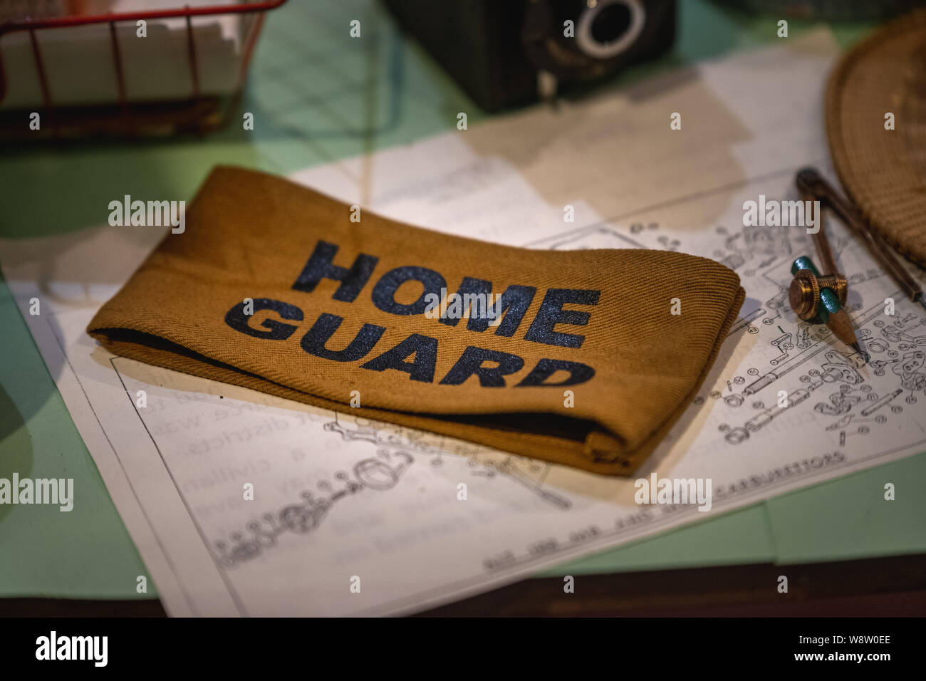 Home Guard fascia da braccio di guerra mondiale 2 sul display in un museo nel Nord del Regno Unito Foto Stock