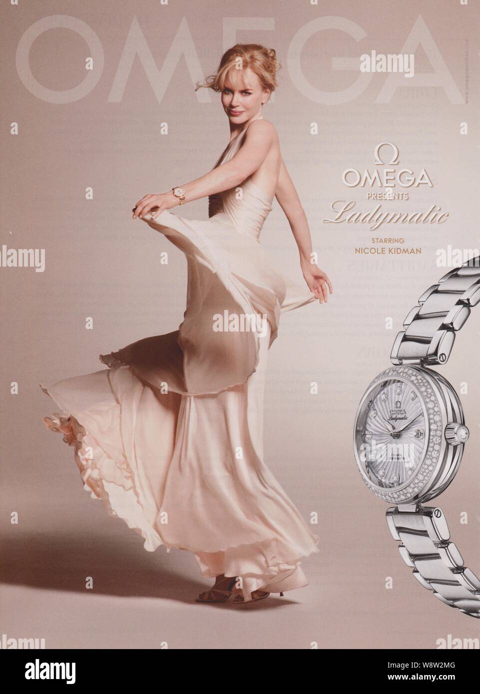 Poster pubblicitari orologio Omega con Nicole Kidman in magazzino carta da  2013 anni, pubblicità creative OMEGA annuncio da 2010s Foto stock - Alamy