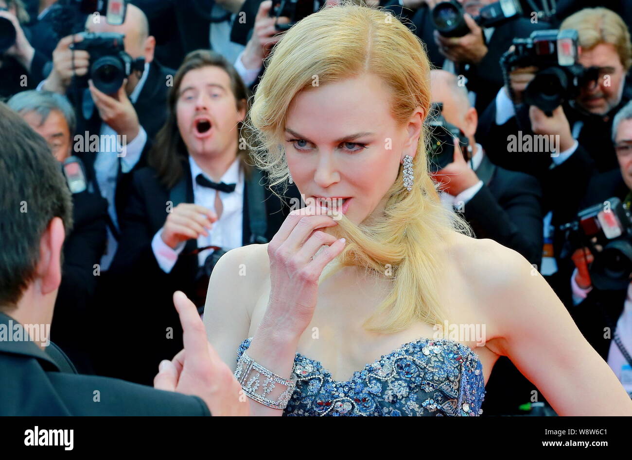 Attrice australiana Nicole Kidman arriva in corrispondenza della apertura red carpet evento della sessantasettesima Cannes Film Festival di Cannes, Francia, 14 maggio 2014. Foto Stock