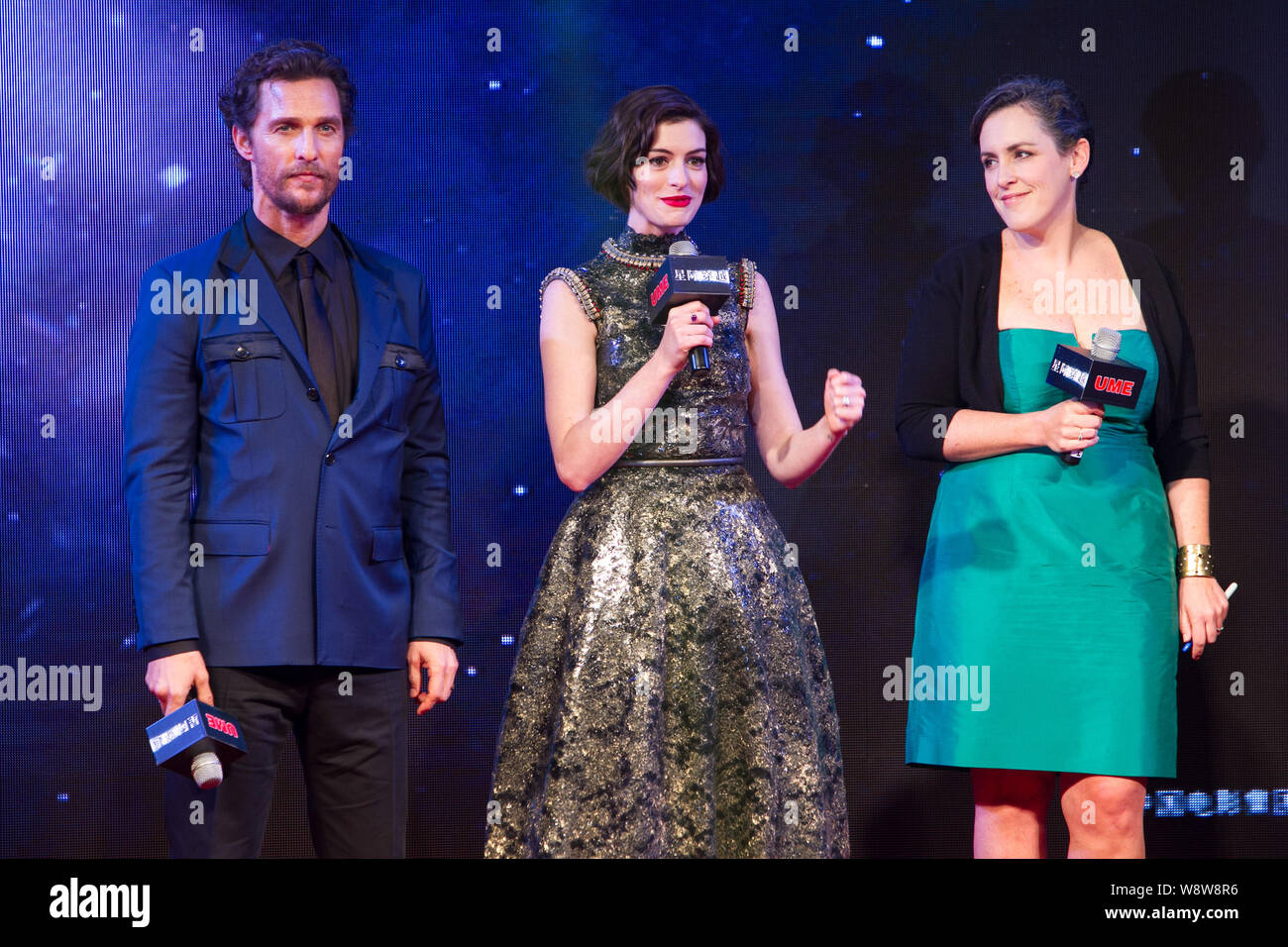 (Da sinistra) attore americano Matthew McConaughey, actrice americano Anne Hathaway e British film di produttori di Emma Thommas arrivare alla premiere di loro Foto Stock
