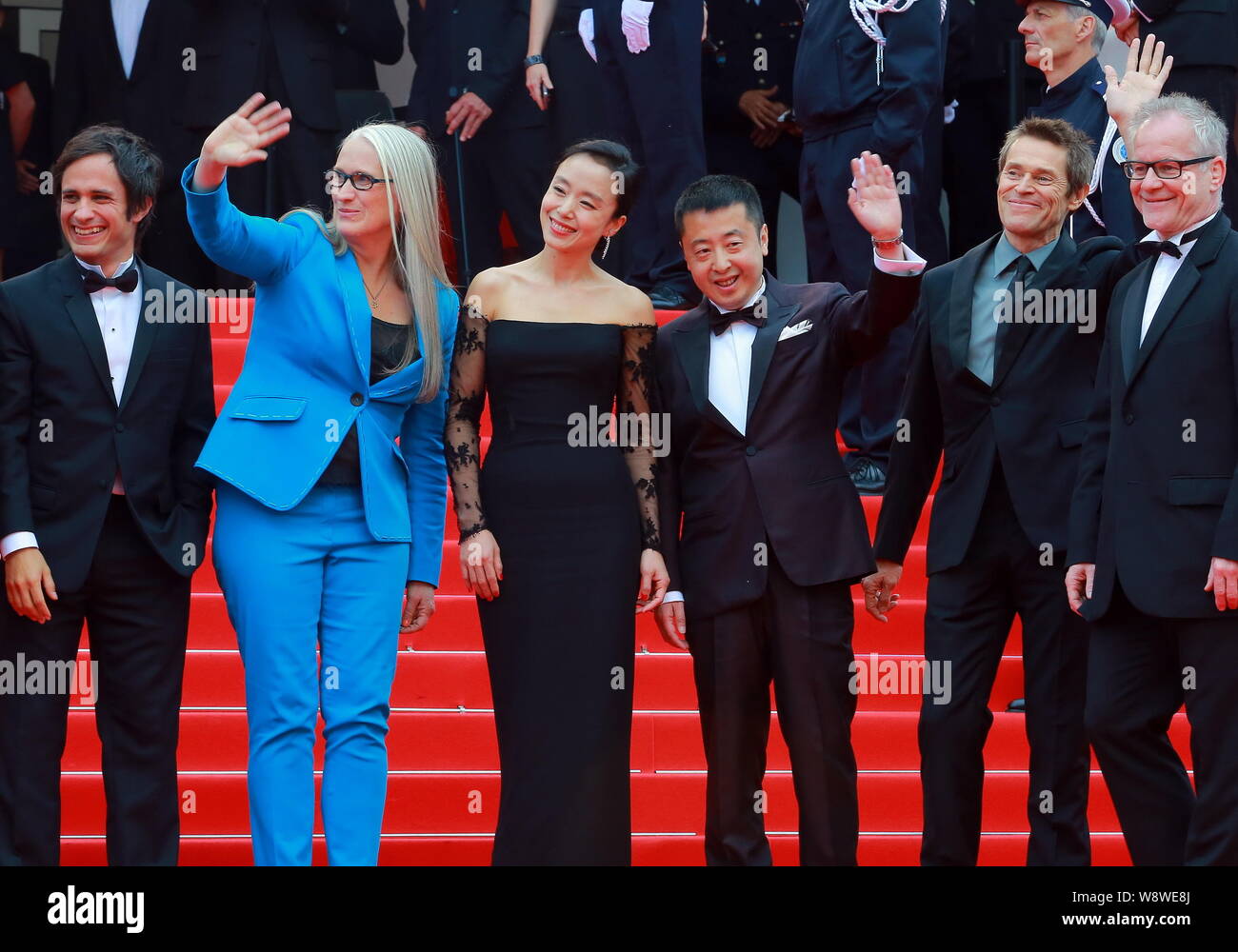 (Da sinistra) i membri della giuria Gael Garcia Bernal, presidente della giuria Jane Campion, Jeon Do-yeon, Jia Zhangke, Willem Dafoe e Cannes Film Festival direttore Th Foto Stock