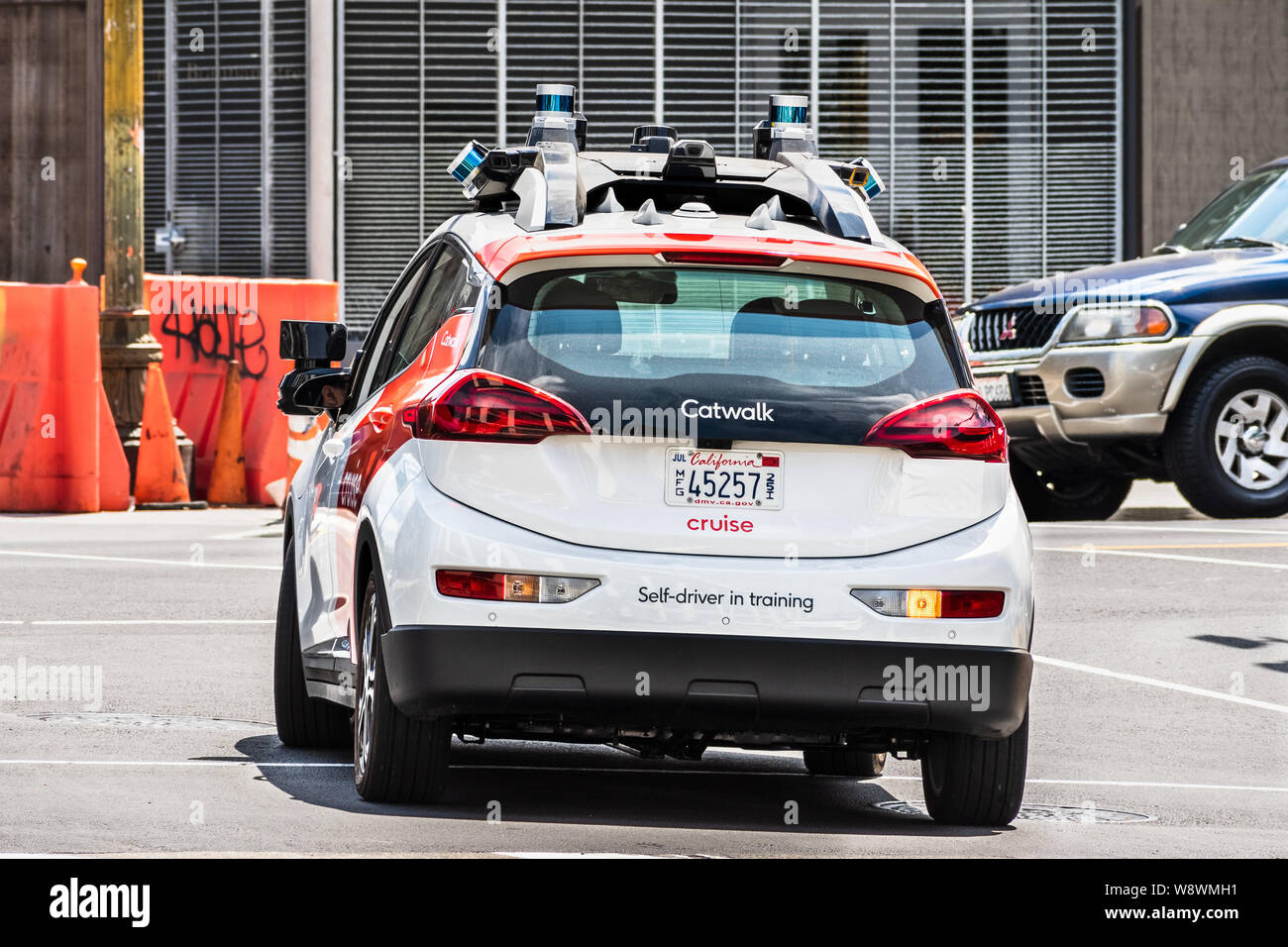 Agosto 10, 2019 San Francisco / CA / STATI UNITI D'AMERICA - Crociera (di proprietà della General Motors) auto durante la guida del veicolo eseguendo prove sulle strade della città e la società è Foto Stock