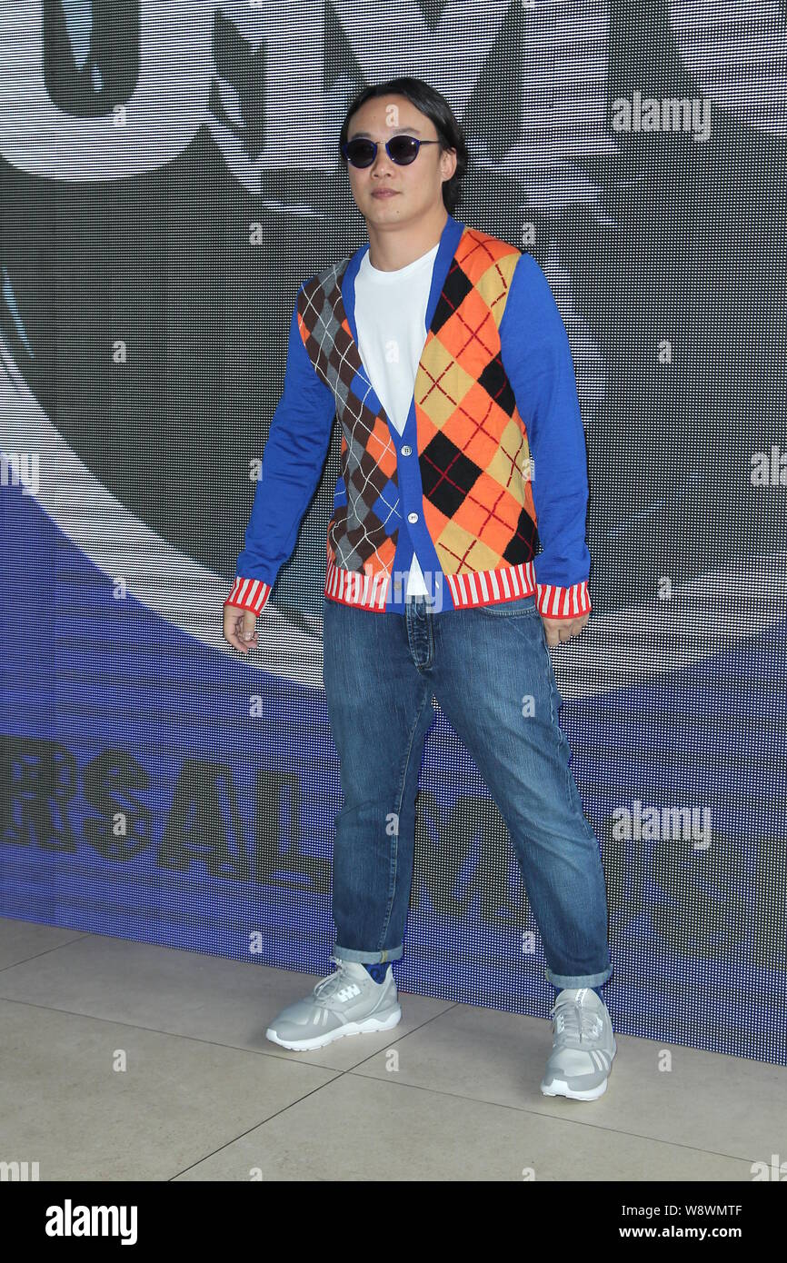Hong Kong cantante Eason Chan partecipa ad un evento promozionale per le tessere di Universal Music Group (UMG) a Hong Kong, Cina, 10 dicembre 2014. Foto Stock