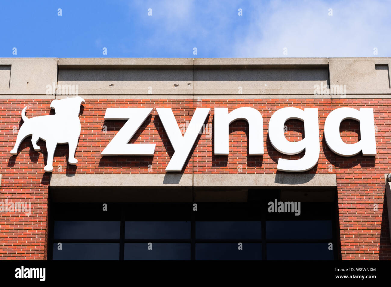 Agosto 10, 2019 San Francisco / CA / STATI UNITI D'AMERICA - Zynga segno a loro HQ in Silicon Valley; Zynga Inc. è un americano di gioco sociale sviluppatore, il suo fuoco principale b Foto Stock