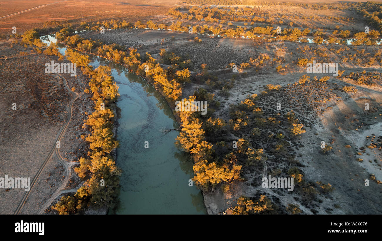 La bassa altitudine antenna della grande Anabranch del Darling fiume Meandro attraverso una semi-arido paesaggio appena a nord di unione con il Murray Ri Foto Stock