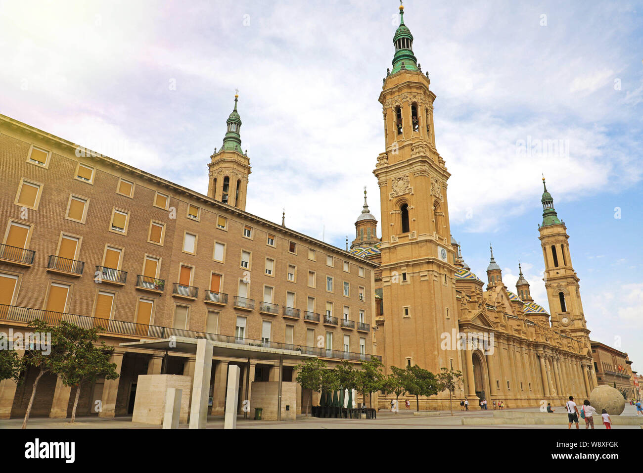 Plaza del Pilar square con la Basilica Cattedrale della Madonna del Pilastro, Zaragoza, Spagna Foto Stock