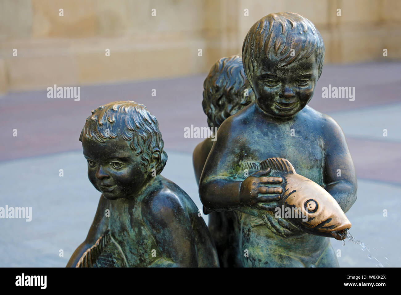 Dettaglio di una fontana di bronzo in Plaza del Pilar square, Zaragozza, Spagna Foto Stock