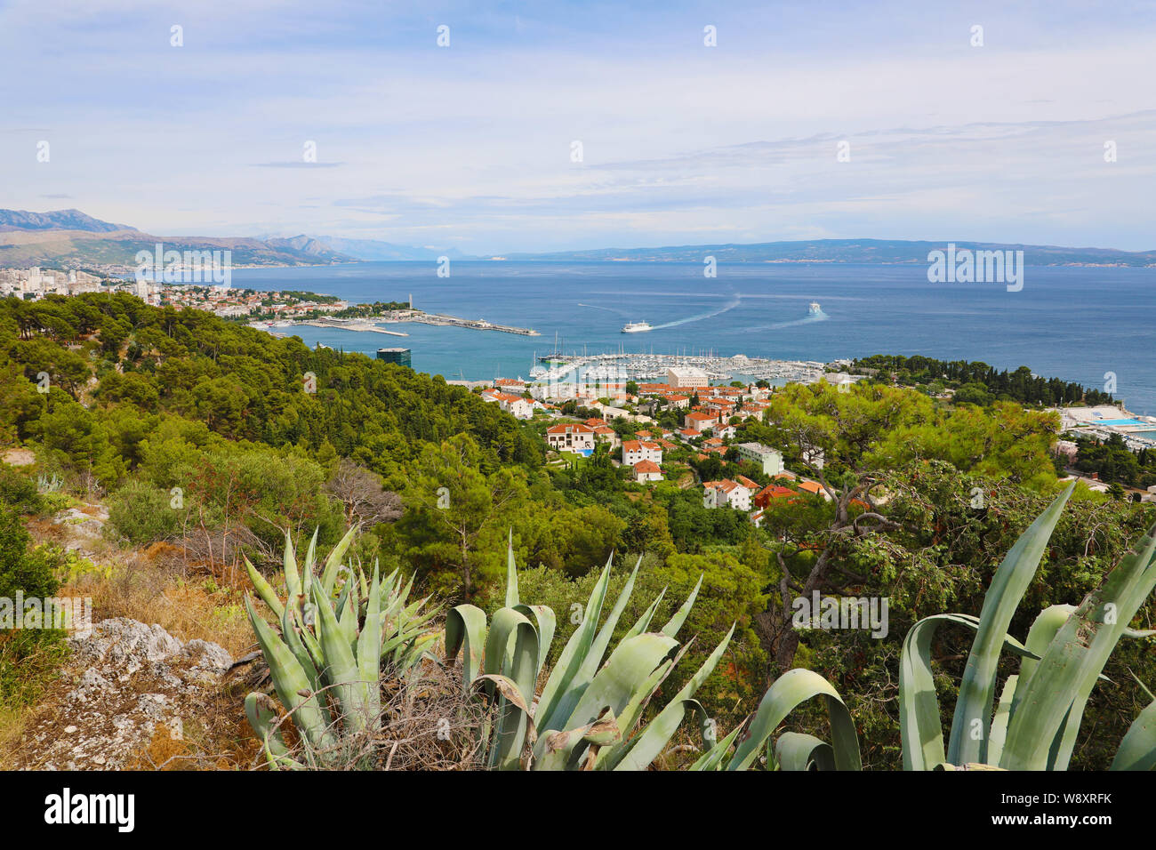 Vista panoramica del Parco di Marjan con Spalato Città sul Mare Mediterraneo, Croazia, Europa Foto Stock