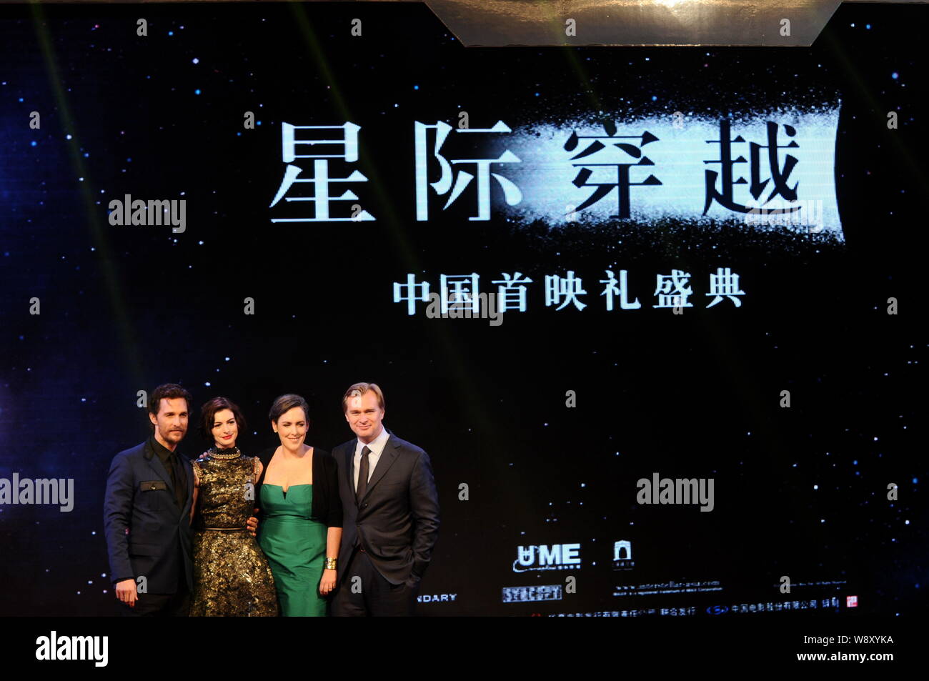 (Da sinistra) attore americano Matthew McConaughey, actrice americano Anne Hathaway, British film di produttori di Emma Thommas e British film del regista Christoph Foto Stock