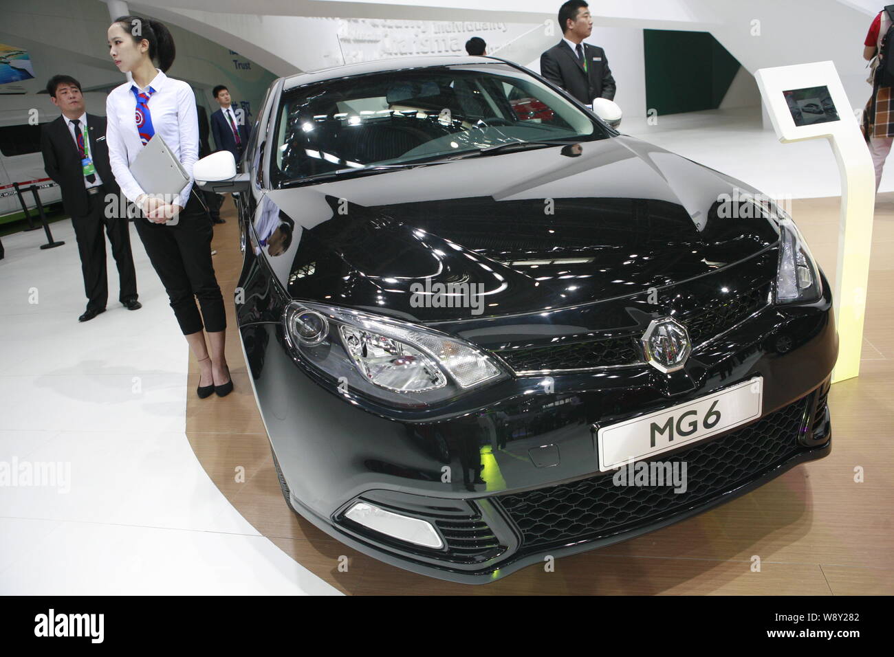 --FILE--un MG 6 di SAIC Motor è sul display durante il XIII Beijing International Automotive Exhibition, noto anche come Auto China 2014, a Pechino, Ch Foto Stock