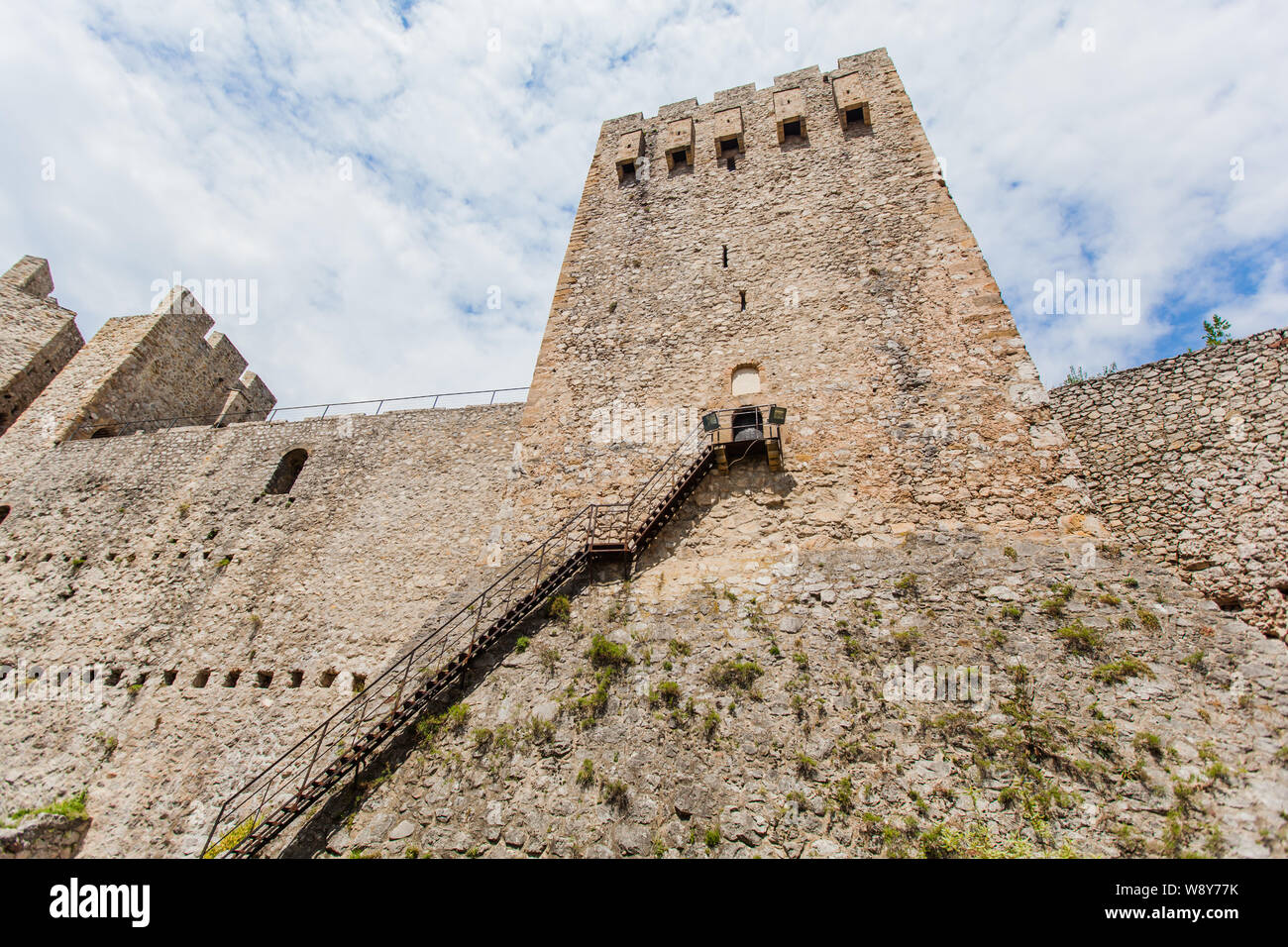 Le fortificazioni medievali ortodossa serba Manasija (Resava) Monastero ,Serbia, Despota's Tower,la fondazione del despota Stefan Lazarevic. Foto Stock