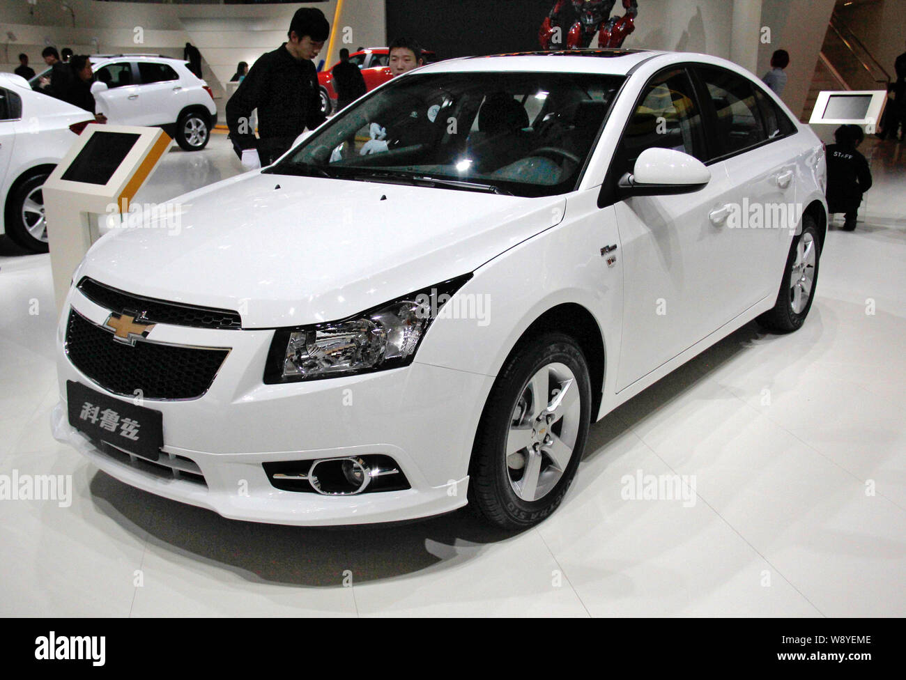 --FILE--una Chevrolet Cruze di Shanghai GM, una joint venture tra Saic Motor e General Motors, viene visualizzato durante il XIII Beijing International Au Foto Stock