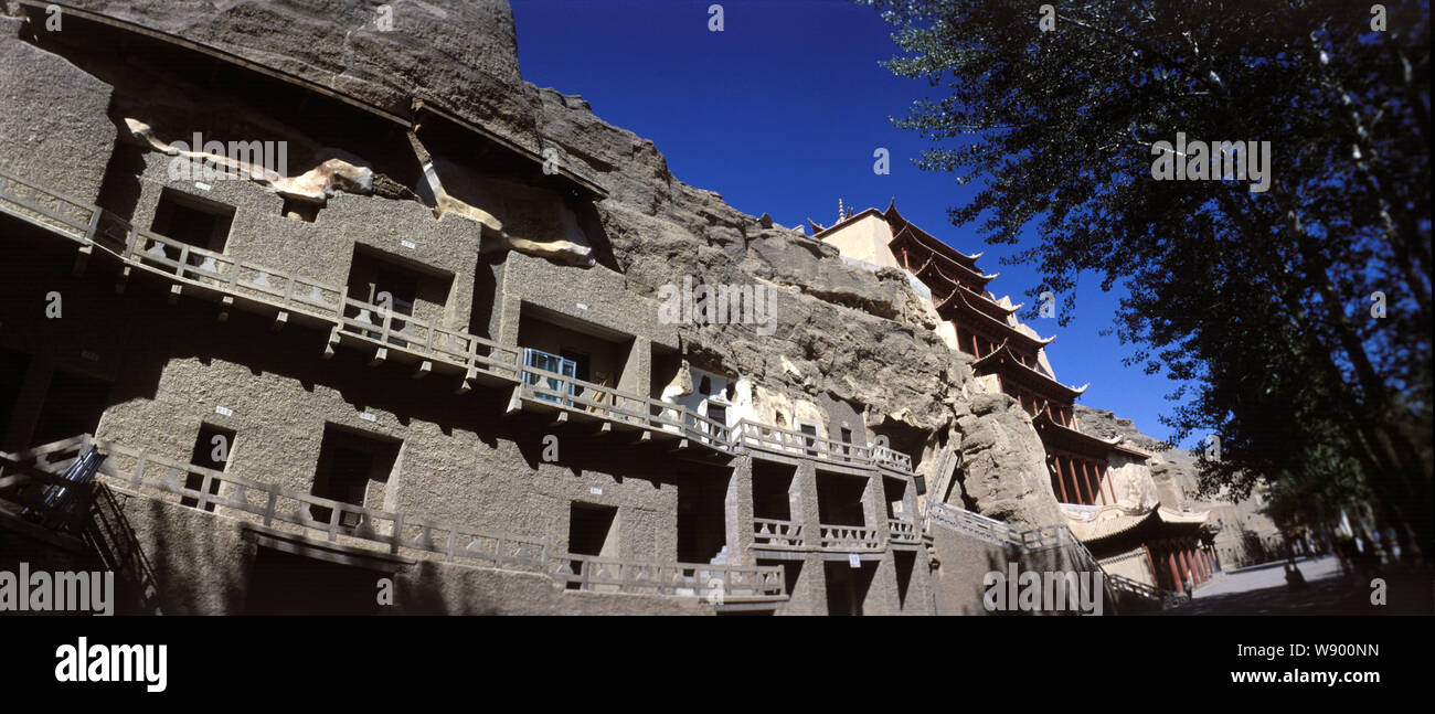 Vista delle Grotte di Mogao o grotte di Mogao a Dunhuang, Northwest Chinas provincia di Gansu. Foto Stock