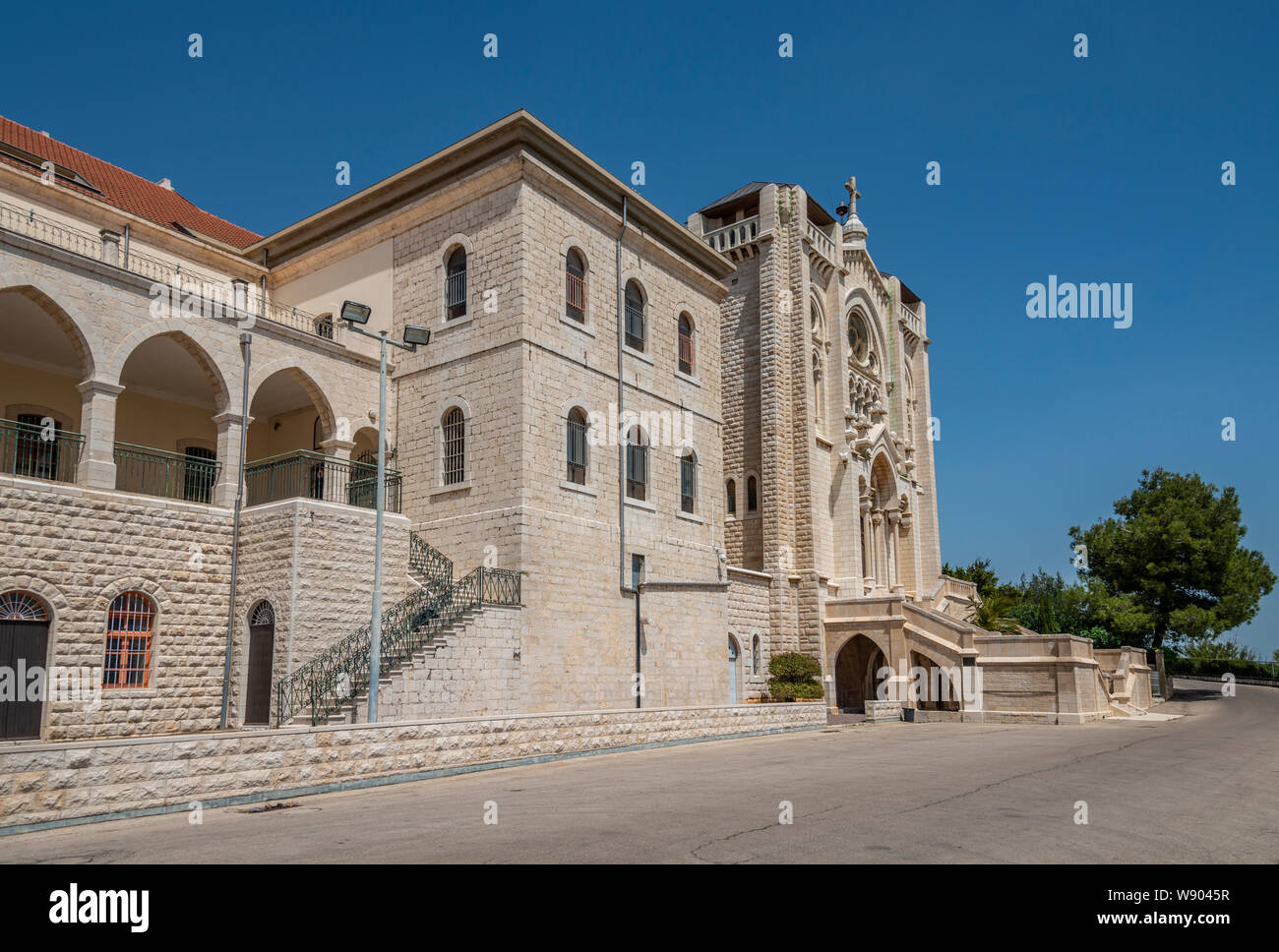 La Don Bosco Vocational High School e la Basilica di Gesù adolescente a Nazareth, Israele Foto Stock