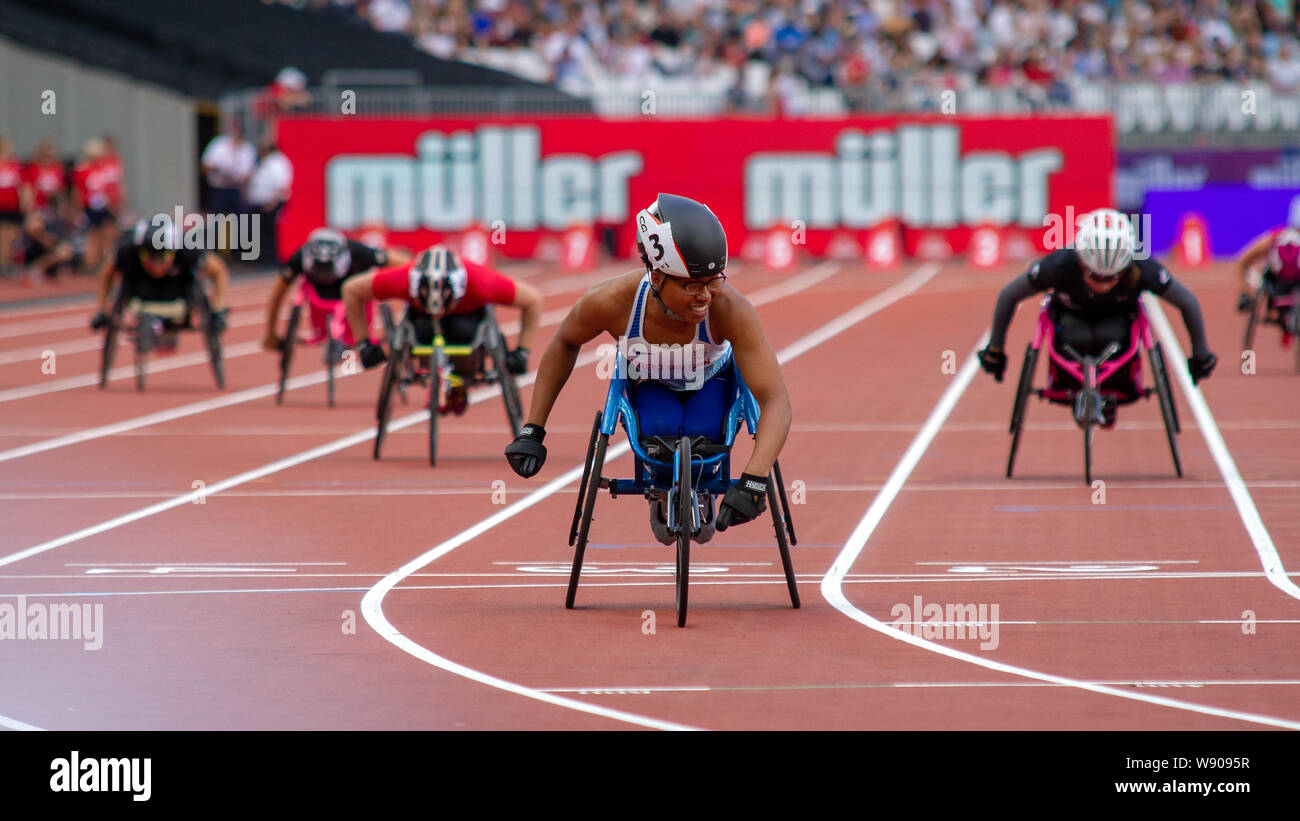 Gran Bretagna gli atleti in azione, compresi Kare Adenegan (centro), durante la donna T33 / 34 100 metri, durante il giorno 1 del London 2019 Müller anniversario Giochi, al London Stadium, Inghilterra. Foto Stock