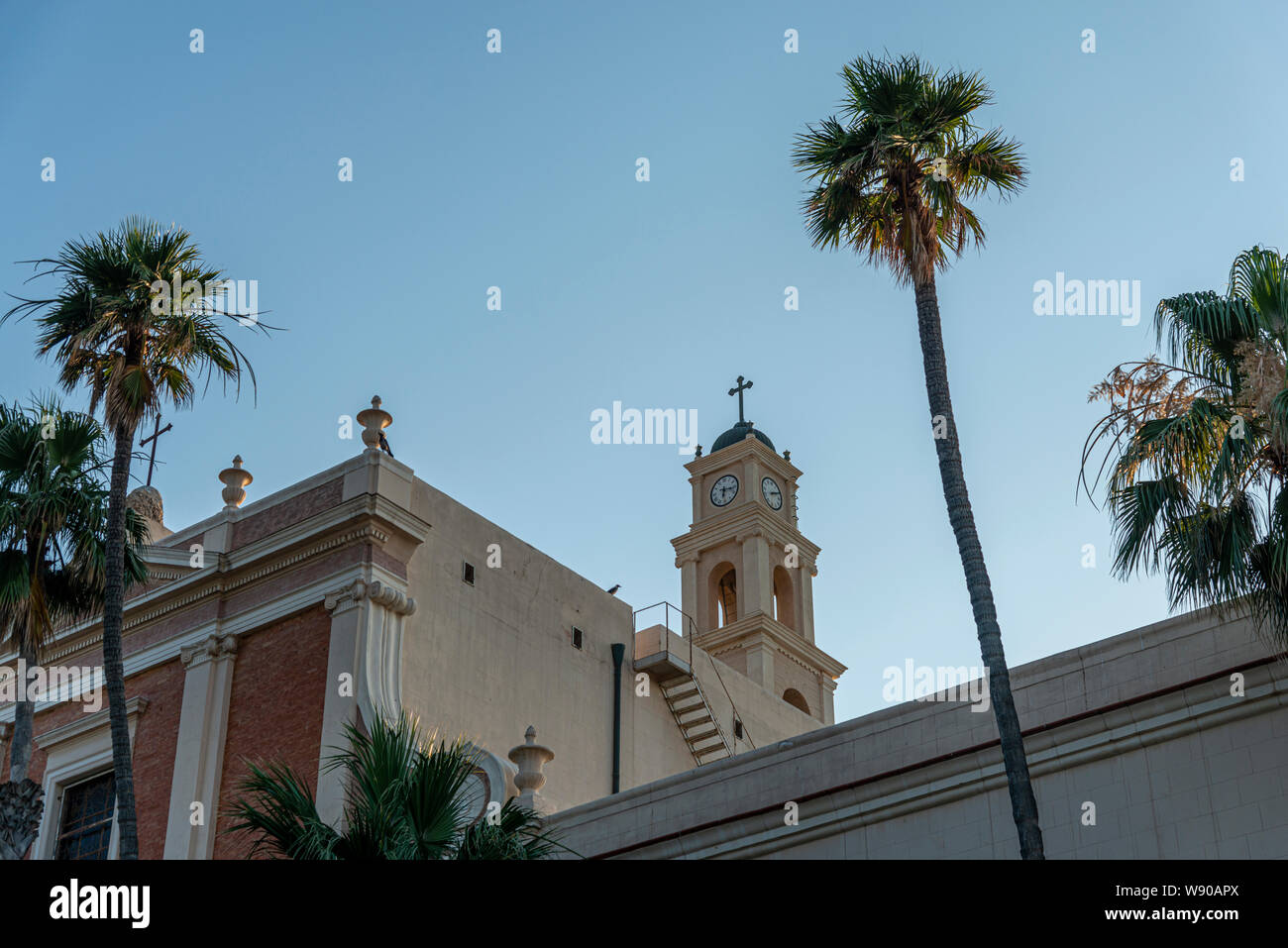 Vista della Chiesa di San Pietro e la torre campanaria in Jaffa, Tel Aviv, Israele Foto Stock