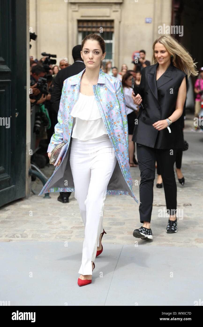 Progettista argentino Sofia Sanchez arriva per Dior Autunno/Inverno 2014 Haute Couture fashion show di Parigi (Francia), 7 luglio 2014. Foto Stock