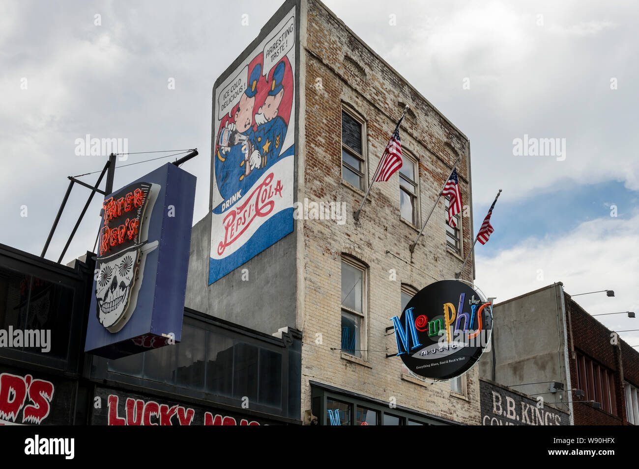 Memphis, Tennessee, Stati Uniti d'America - 24 Giugno 2014: Dettaglio di costruzione e di segni in Beale Street nella città di Memphis, Tennessee. Foto Stock