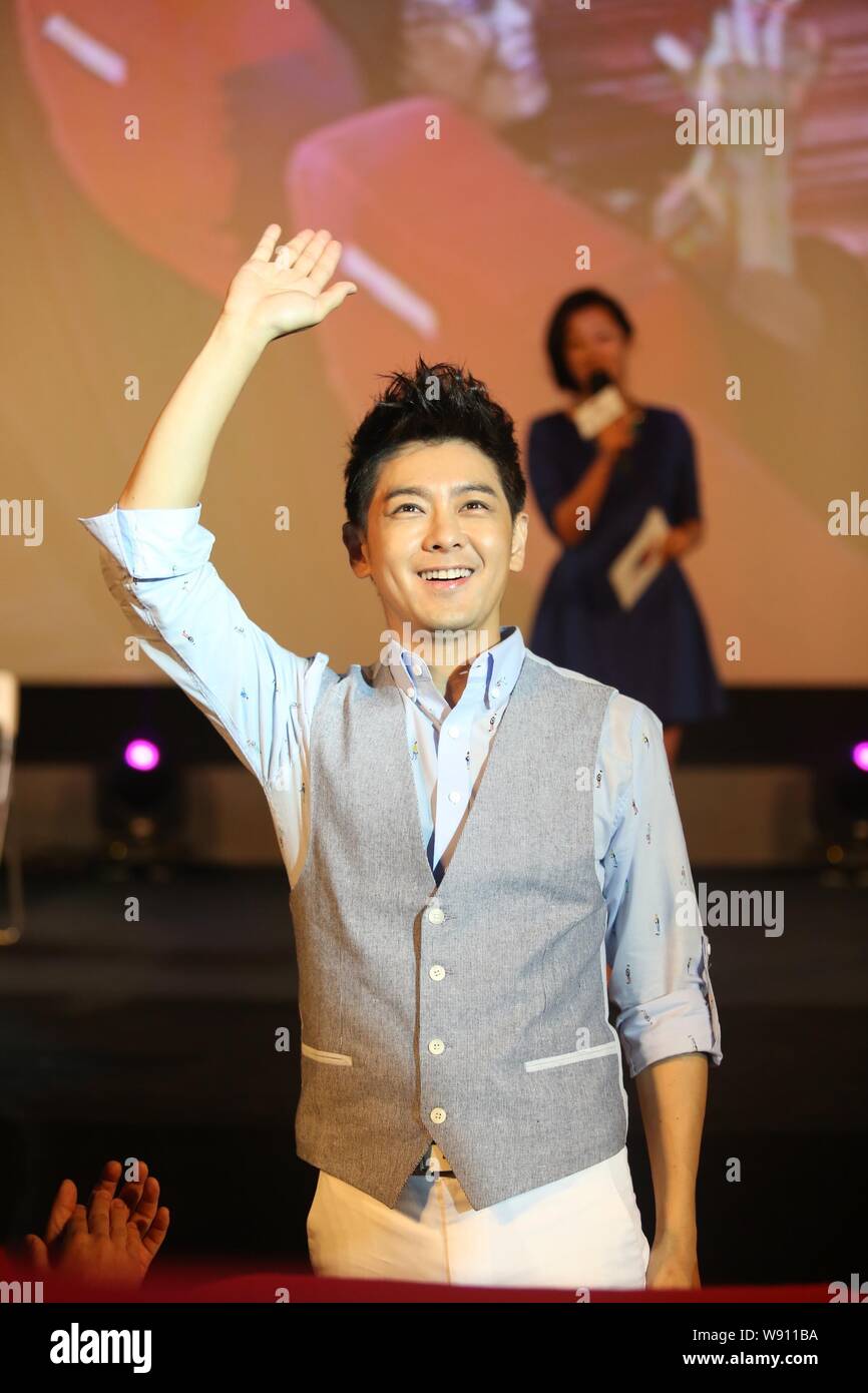 Taiwanese cantante e attore Jimmy onde Lin durante una Premiere per il suo micro film, scoprire l'amore dal cuore, a Pechino, in Cina, 10 luglio 2014. Foto Stock