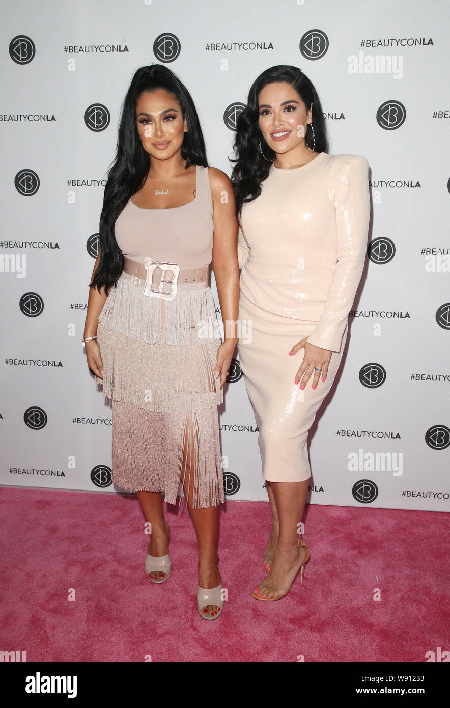 Los Angeles, Ca. 11 Ago, 2019. Huda Kattan, Mona Kattan, a Beautycon Festival di Los Angeles 2019 - Il giorno 2 a Los Angeles Convention Center di Los Angeles, la California il 11 agosto 2019. Credito: Faye Sadou/media/punzone Alamy Live News Foto Stock