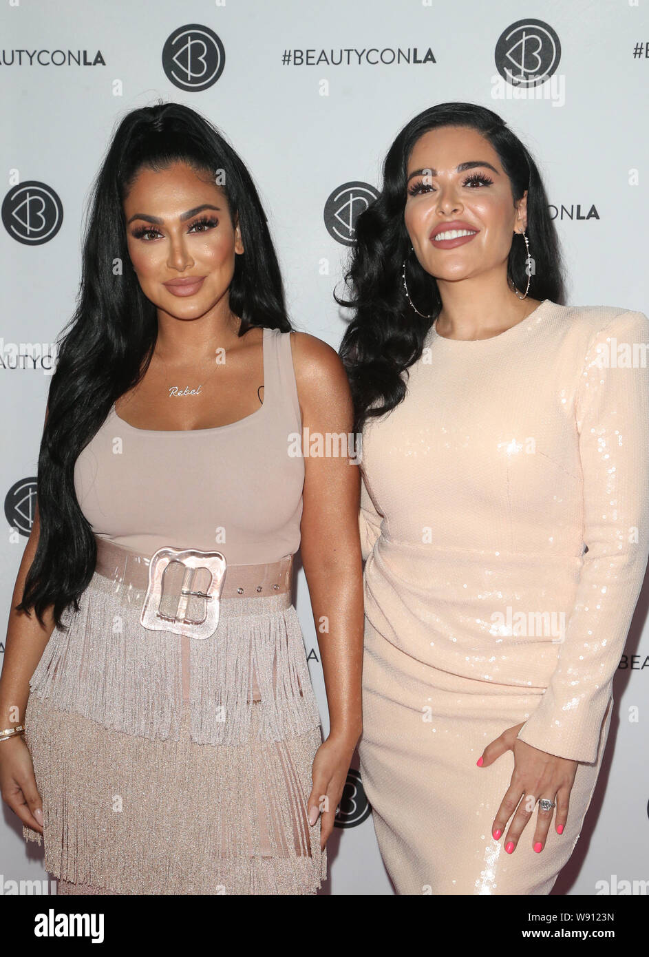Los Angeles, Ca. 11 Ago, 2019. Huda Kattan, Mona Kattan, a Beautycon Festival di Los Angeles 2019 - Il giorno 2 a Los Angeles Convention Center di Los Angeles, la California il 11 agosto 2019. Credito: Faye Sadou/media/punzone Alamy Live News Foto Stock