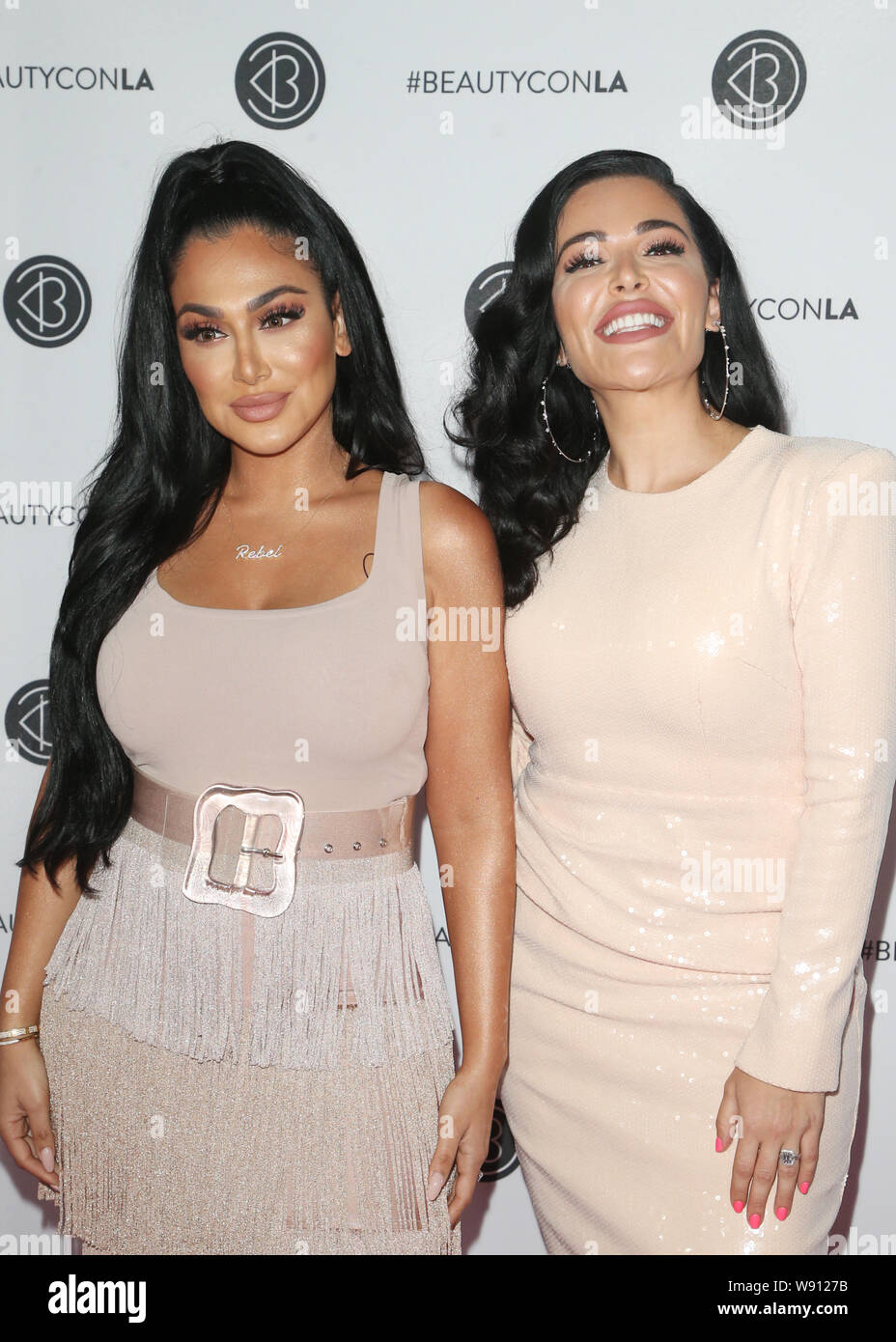 Los Angeles, Ca. 11 Ago, 2019. Huda Kattan, Mona Kattan, a Beautycon Festival di Los Angeles 2019 - Il giorno 2 a Los Angeles Convention Center di Los Angeles, la California il 11 agosto 2019. Credito: Faye Sadou/media/punzone Alamy Live News Foto Stock
