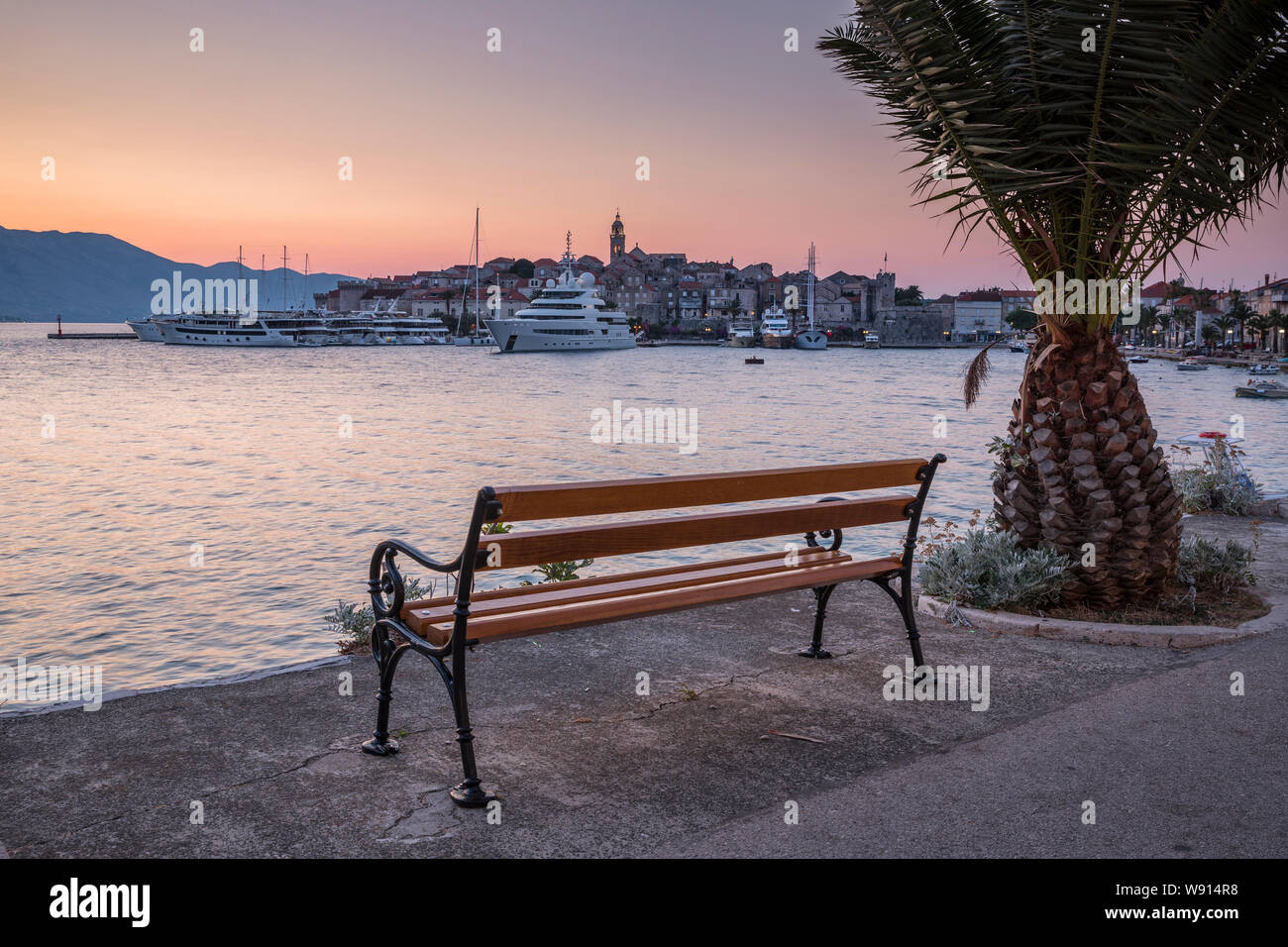 Vecchia città di Korcula prima del sorgere del sole Foto Stock