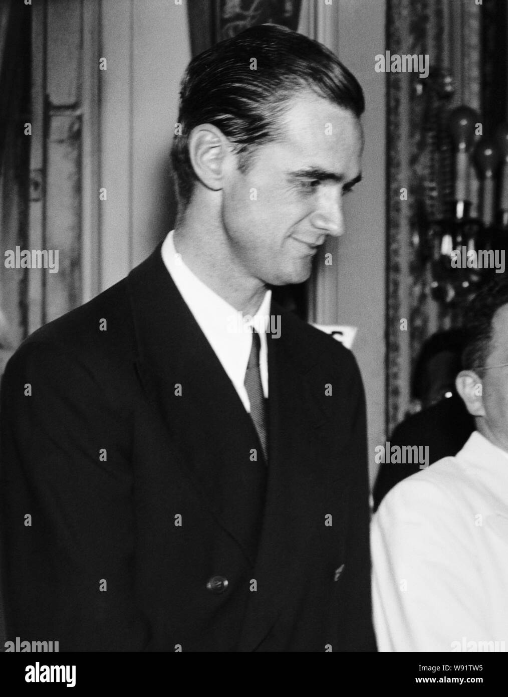 Foto d'epoca di American business tycoon, pilota, ingegnere, produttore di film e filantropo Howard Hughes (1905 - 1976). La foto di Harris & Ewing è stata presa a Washington DC il 21 luglio 1938, pochi giorni dopo Hughes impostare un record di aviazione completando un giro del mondo in volo in poco più di 91 ore. Foto Stock