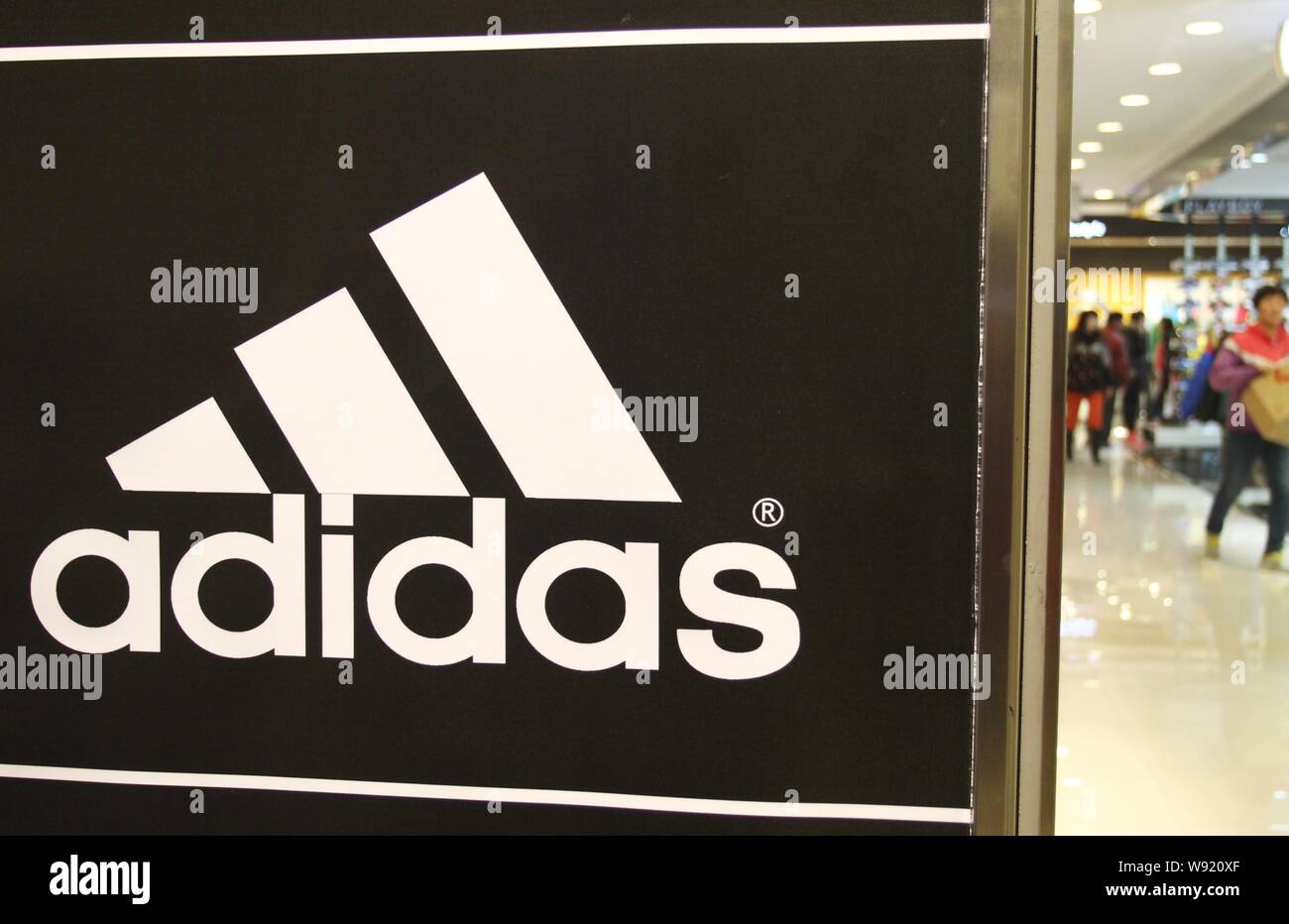 Adidas Logo Immagini e Fotos Stock - Pagina 6 - Alamy