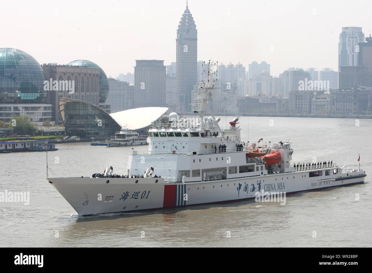 Haixun01, porcellane più grande pattuglia marina e la nave soccorso, inizia un viaggio di prova in Cina a Shanghai, 7 aprile 2013. Porcellane più grande pattuglia marina e sa Foto Stock