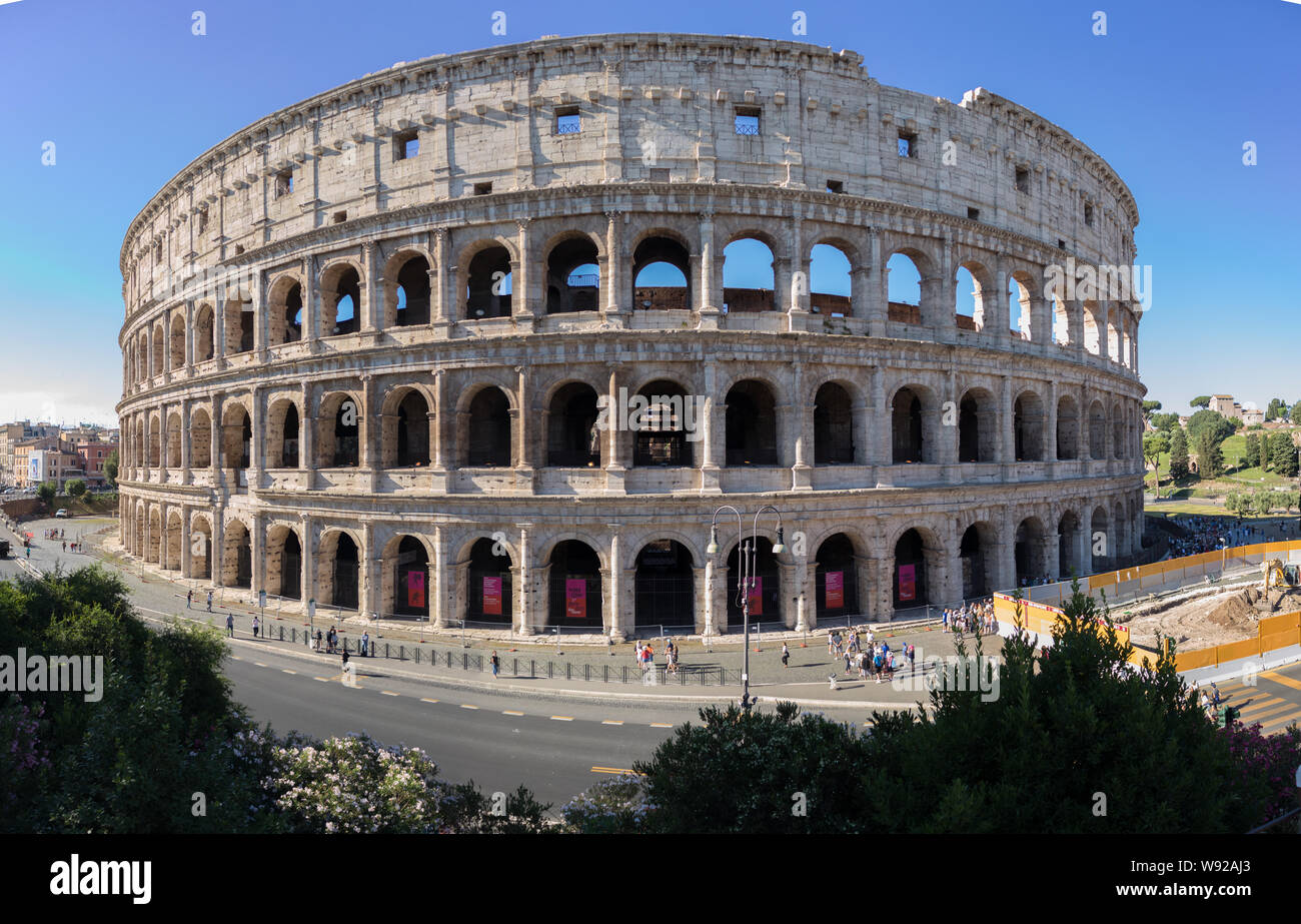 Antico famoso Colosseo a Roma Foto Stock