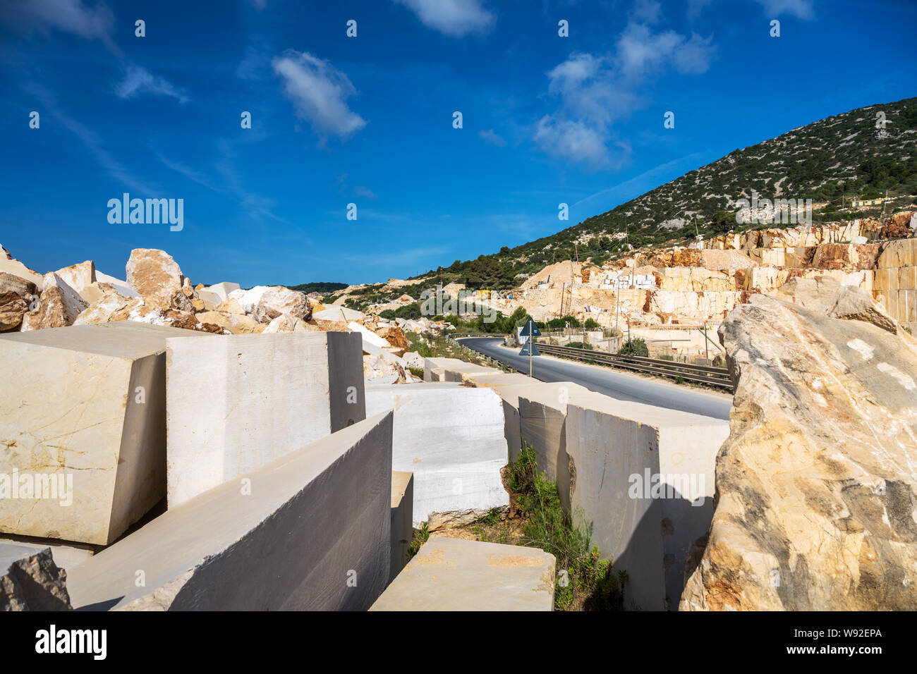 Il marmo pietra di cava a Orosei Sardegna Italia. cava di marmo Foto Stock