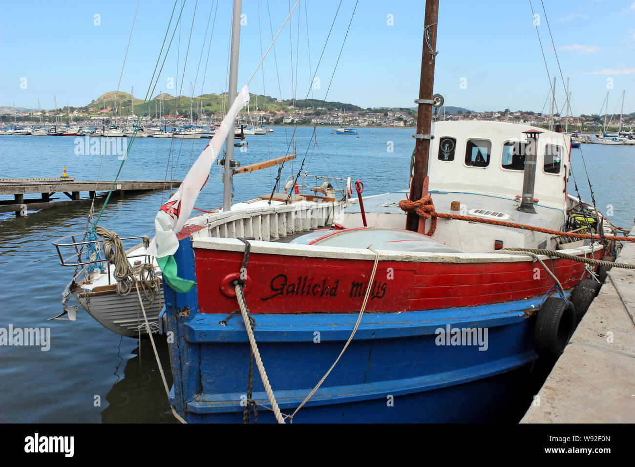 Pesca in legno barca 'Gallichd Millig' a Conwy Quay, Conwy, Galles Foto Stock