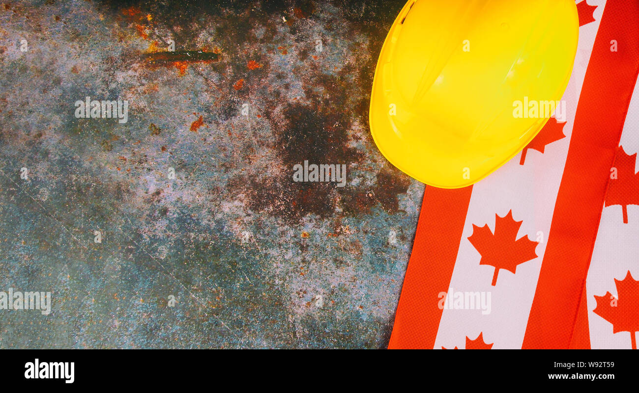 Bandiera canadese con la parola Agosto Civic Holiday Happy Canada Day celebrazione Foto Stock