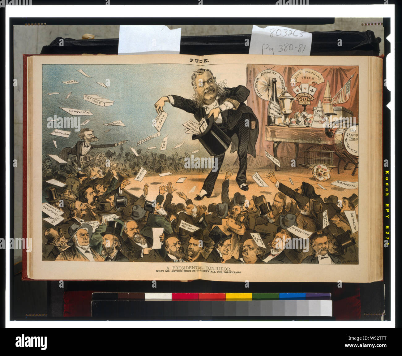 Un conjuror presidenziale Abstract: Stampa Mostra Presidente Chester A. Arthur come un mago su un palco, tirando fuori le carte di un cappello e lanciando in pubblico le carte sono etichettati come segretario della Marina Militare, ministro degli Affari Esteri, Interni, consolato, Collectorship, sapone, Ministro per la Turchia, annullava Endictment, Segretario della guerra, protezione, postmaster, promesse, gratitudine e reciprocità. Sul palco sono altri dispositivi magic, una grande macchina trucco che mostra le schede e denominata nuovo accordo politico trucco, una ruota marcata neutralità Stalwartism Halfbreedism, un flacone etichettato sempre della durata di patrocinio bottiglia Foto Stock