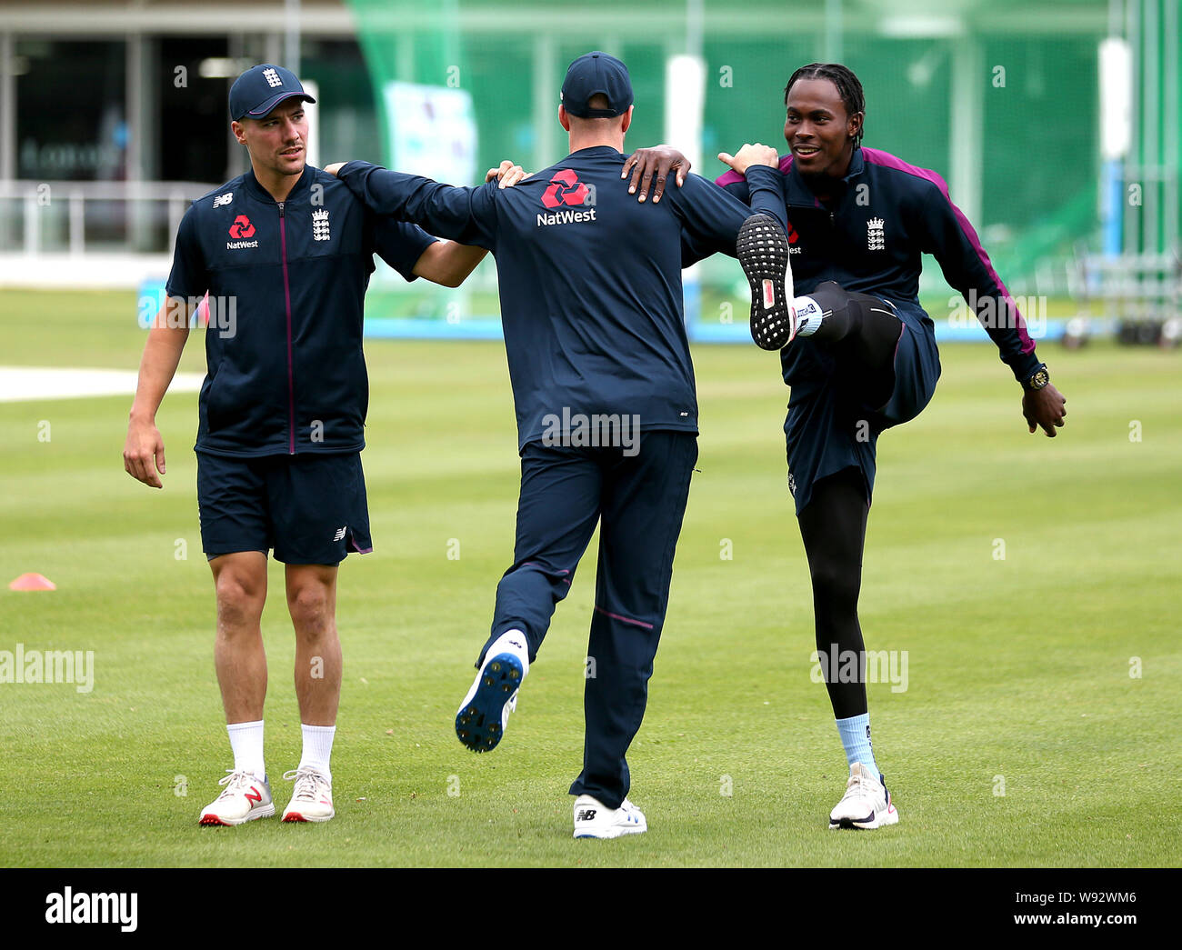 L'Inghilterra del Jofra Archer (destra) e Rory Burns (sinistra)durante una sessione di reti a Lord's, Londra. Foto Stock